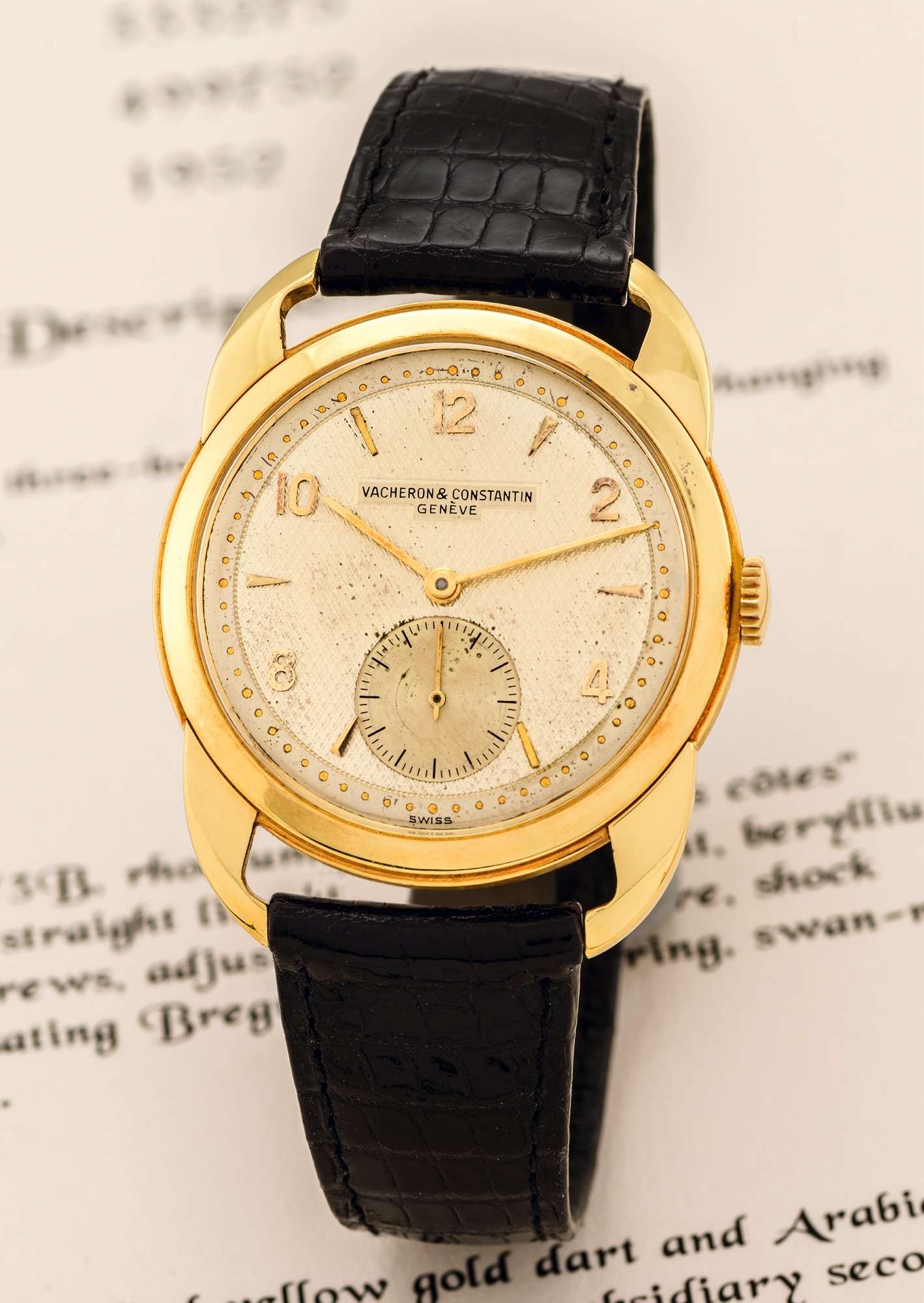 VACHERON CONSTANTIN REF. 4659 YELLOW GOLD
Vacheron & Constantin, Genève, No. 499752, case No. 
333275, Ref. 4659. Made in 1952. 
Very fine and rare, large, 18K yellow gold wristwatch with an 
18K yellow gold Vacheron Constantin buckle. Accompanied 
by a Certificate of Authenticity.