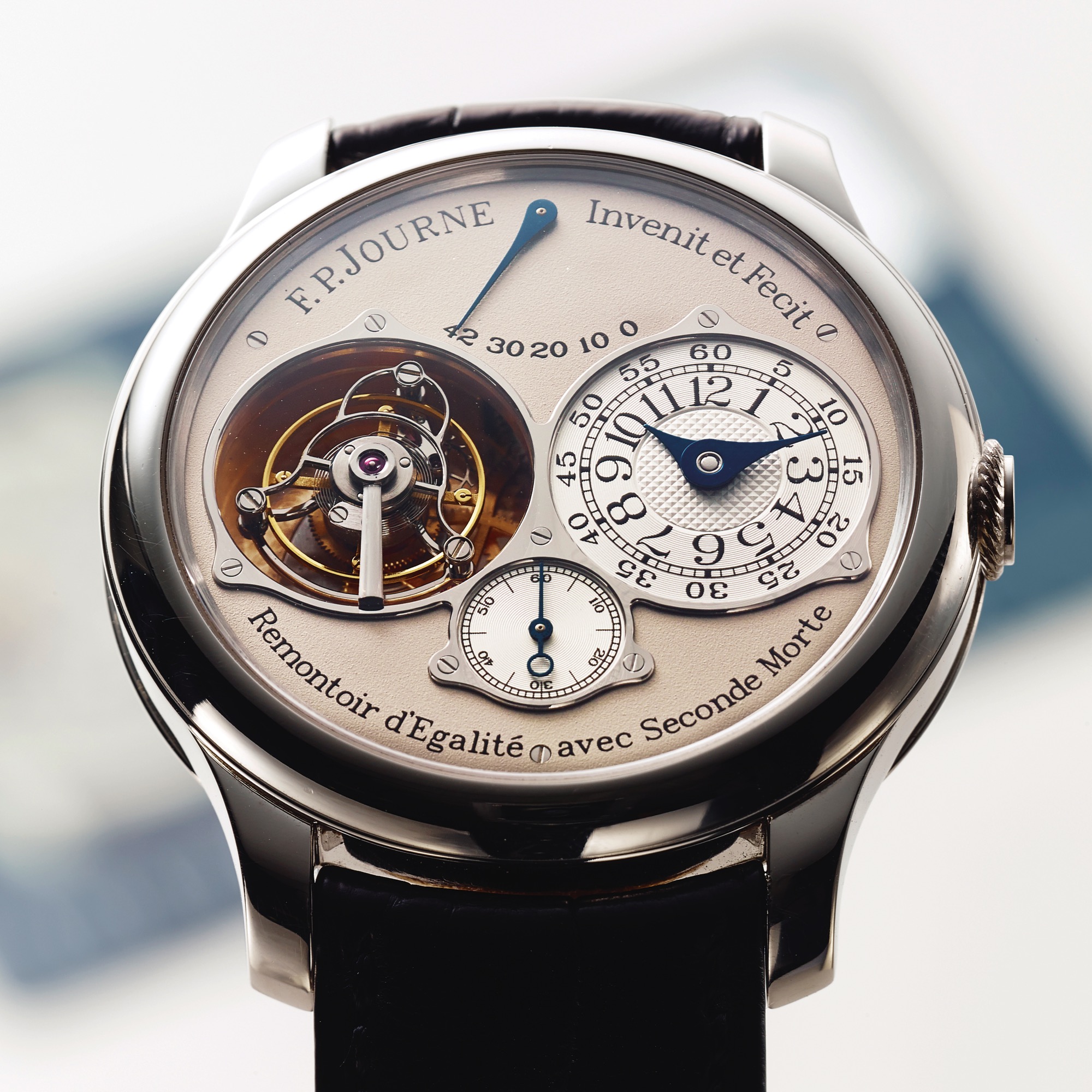 F.P. JOURNE PLATINUM TOURBILLON SOUVERAIN 
F.P. Journe, "Invenit et Fecit", Tourbillon Souverain à Remontoir d'Egalité avec Seconde Morte, No. 048-04TN. Made circa 2000. 
Very fine and rare, platinum Chronometer wristwatch with visible one-minute tourbillion regulator, constant force remontoir 
with dead-seconds, 42-hour power-reserve indicator and a platinum F.P. Journe buckle. Accompanied by the original fitted 
wooden box, Certificate of Authenticity and Instruction manual.
