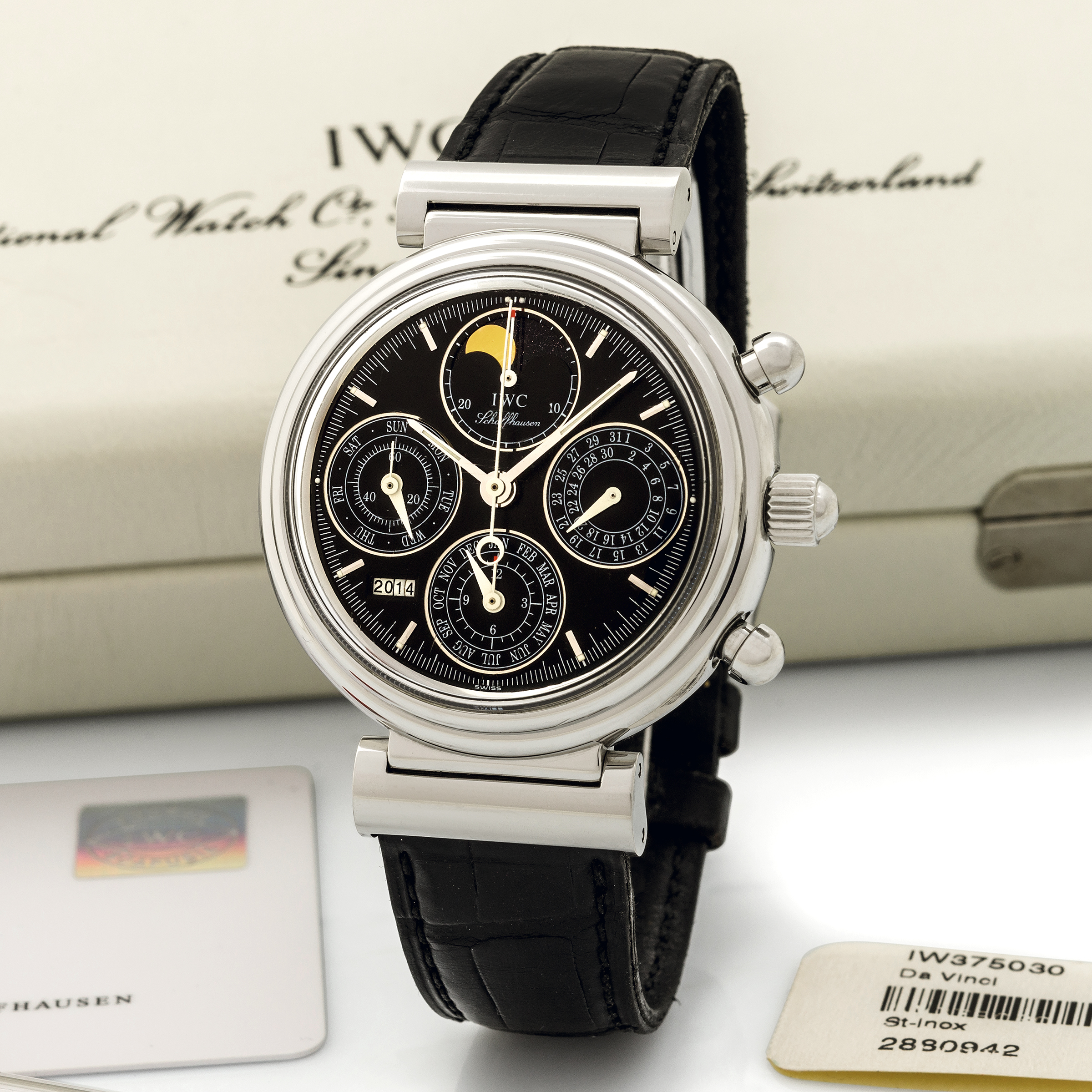 IWC REF. 3750, DA VINCI PERPETUAL 
CHRONOGRAPH STEEL
International Watch Co., Schaffhausen, "Da Vinci", Ref. 3750, case 
No. 2880942. Sold on October 7th 2003. 
Fine, astronomic, self-winding, water-resistant, stainless steel 
wristwatch with round button chronograph, secular perpetual 
calendar, moon phases and a stainless steel IWC deployant clasp. 
Accompanied by a box, guarantee card, booklets, and additional 
calendar insert.