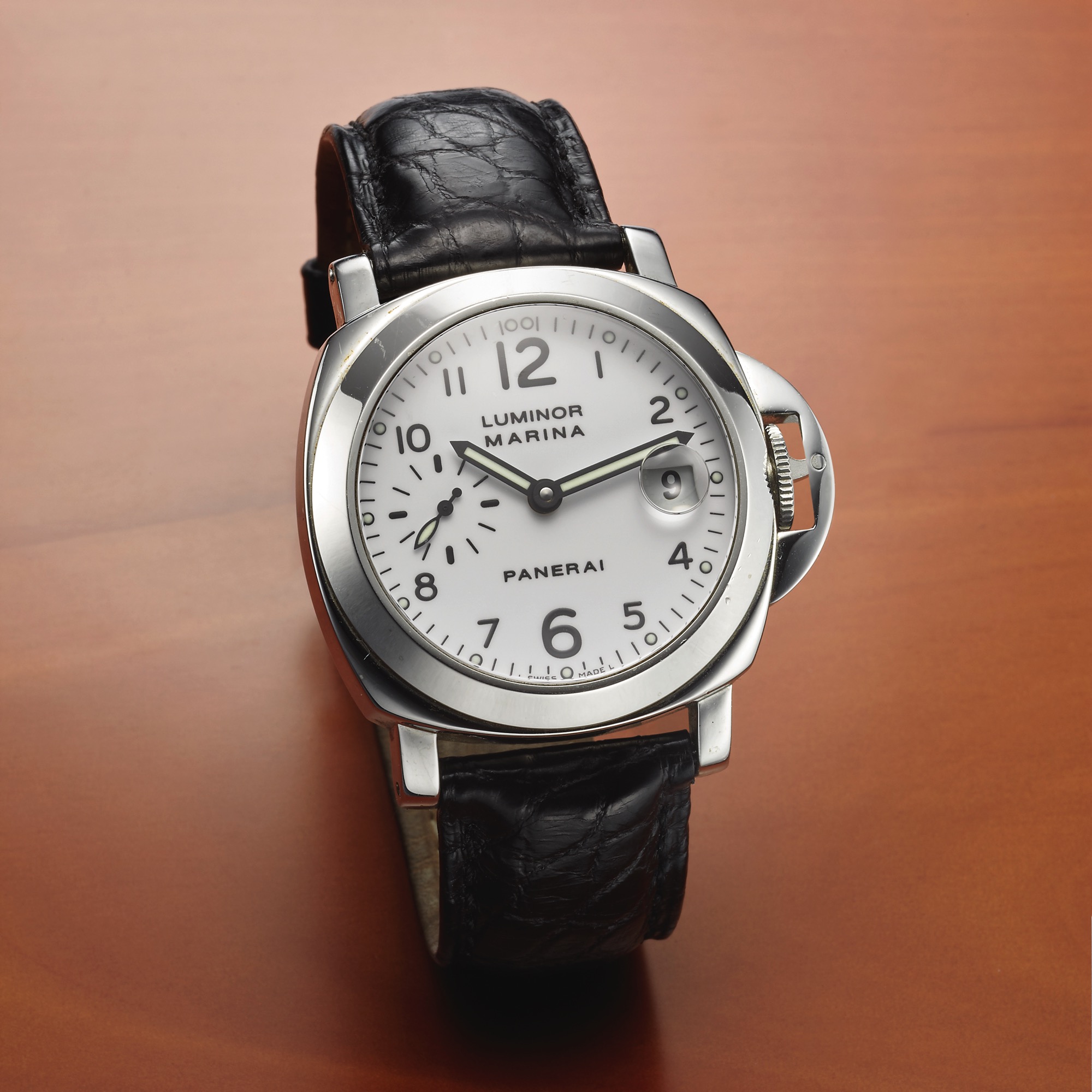 PANERAI REF. 6529 LUMINOR MARINA DIVERS STEEL 
Officine Panerai, Firenze 1860, "Luminor Marina," BB 987298, No. 
B 0072 / 4000, Ref. OP 6529. Made in a limited edition of 4000 
pieces in 1999. 
Fine, large, cushion-shaped, self-winding, water-resistant, 
stainless steel military diving wristwatch with date and a 
stainless steel Panerai double deployant clasp. Accompanied by 
a fitted box.
