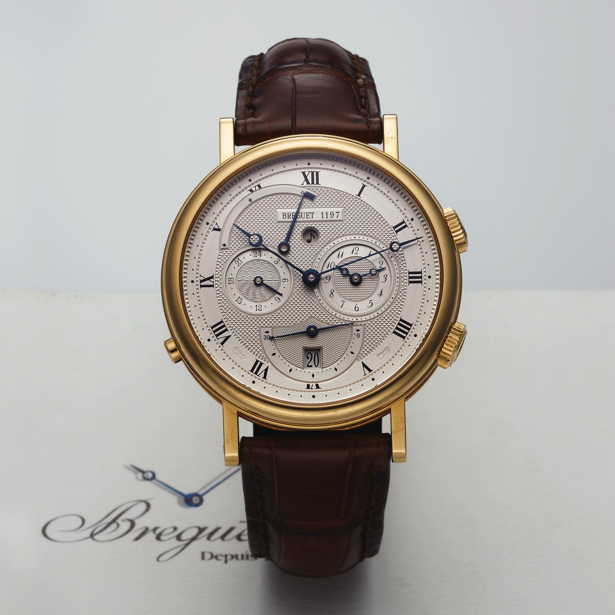 BREGUET REF. 5707 LE REVEIL DU TSAR ALARM YELLOW GOLD 
Breguet, Classique Le Réveil du Tsar, No. 1197, Ref. 5707. Made circa 2000. 
Very fine, two time zone, self-winding, water-resistant, 18K yellow gold wristwatch with alarm, alarm power 
reserve/ function indicators and an 18K yellow gold Breguet deployant clasp. Accompanied by the Certificate 
of Origin, warranty and instruction booklet.