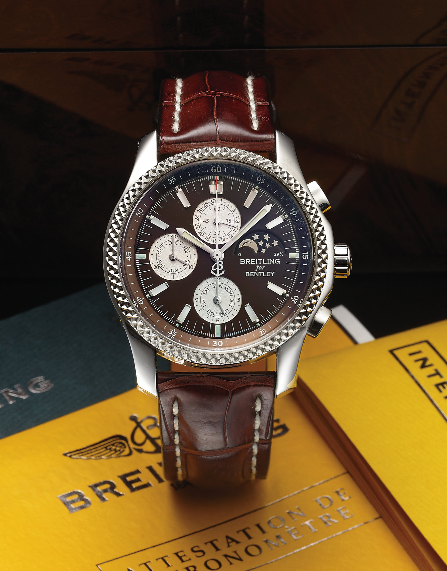 BREITLING REF. P19362 FOR BENTLEY 
SPECIAL EDITION PLATINUM BEZEL 
Breitling for Bentley, "Mark VI Compl. 19, Automatic, Certified 
Chronometer Special Edition," No. 2282637, Ref. P19362. Made in 2009, 
sold October 15th, 2009. 
Fine, stainless steel and platinum, self-winding, water-resistant, 
Chronometer wristwatch with triple date, moon phases, square button 
chronograph and a stainless steel Breitling buckle. Accompanied by 
the original Breitling for Bentley wooden box, warranty, C
