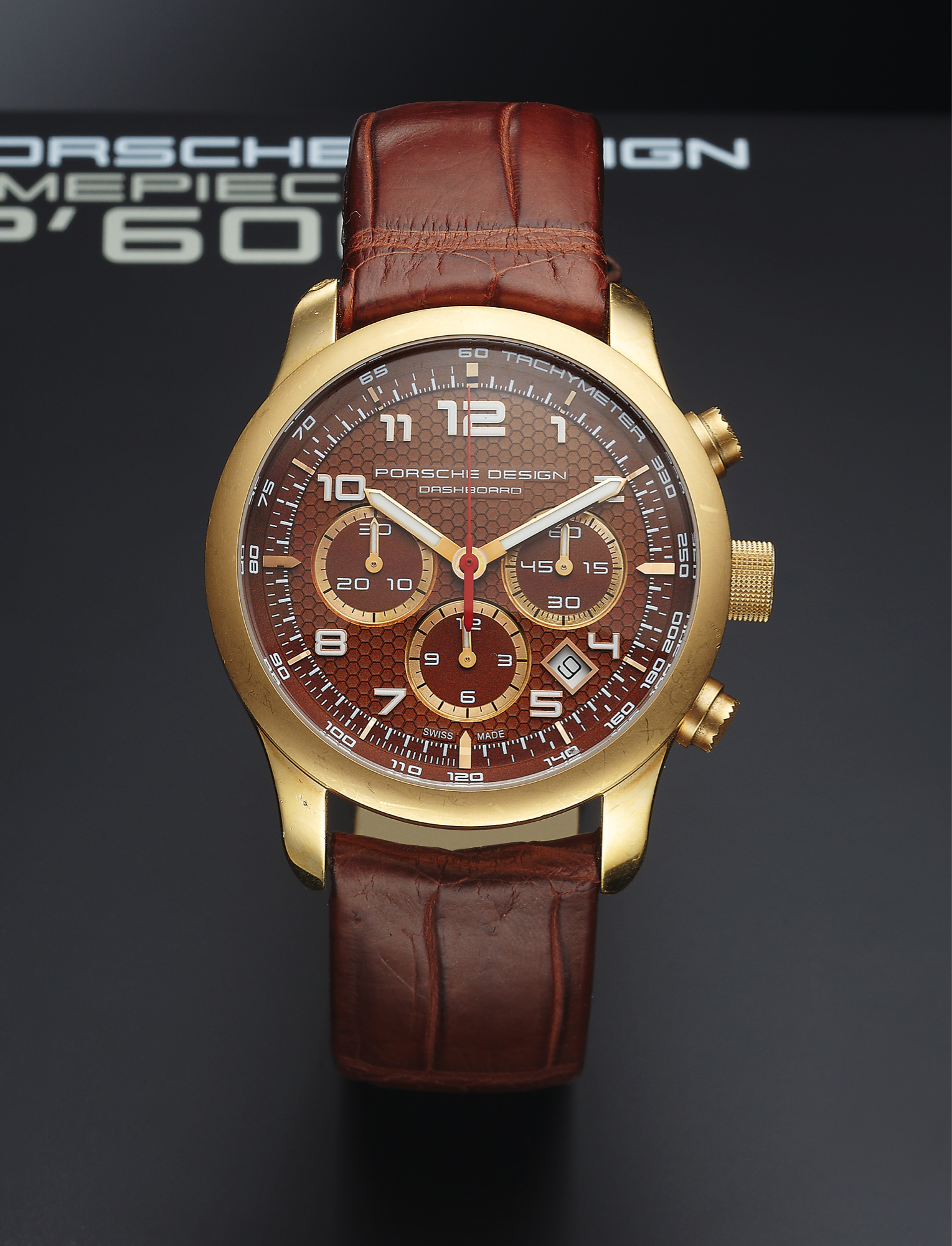 PORSCHE DESIGN REF. 6612 
DASHBOARD CHRONOGRAPH YELLOW GOLD 
Porsche Design, "Dashboard," case No. 226.064, Ref. 6612.69/3. 
Made circa 2010. 
Fine, 18K yellow gold, self-winding, water resistant to 100 m, 
wristwatch with round button chronograph, registers, date, 
tachometer and a Porsche Design 18K yellow gold buckle. 
Accompanied by a fitted Porsche Design box.