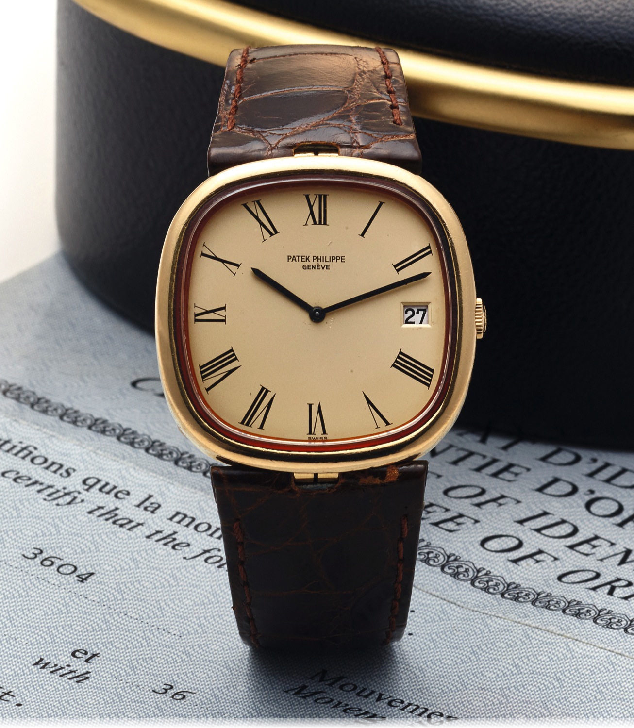 PATEK PHILIPPE, REF. 3604 
AUTOMATIC YELLOW GOLD 
Patek Philippe & Cie, Genève, No. 1301787, case No. 2754722, 
Ref. 3604. Made circa 1970. 
Fine, square galbé, self-winding, 18K yellow gold wristwatch with date with an 18K yellow gold Patek Philippe buckle. 
Accompanied by the original fitted box, certificate, and 
Extract from the Archives.