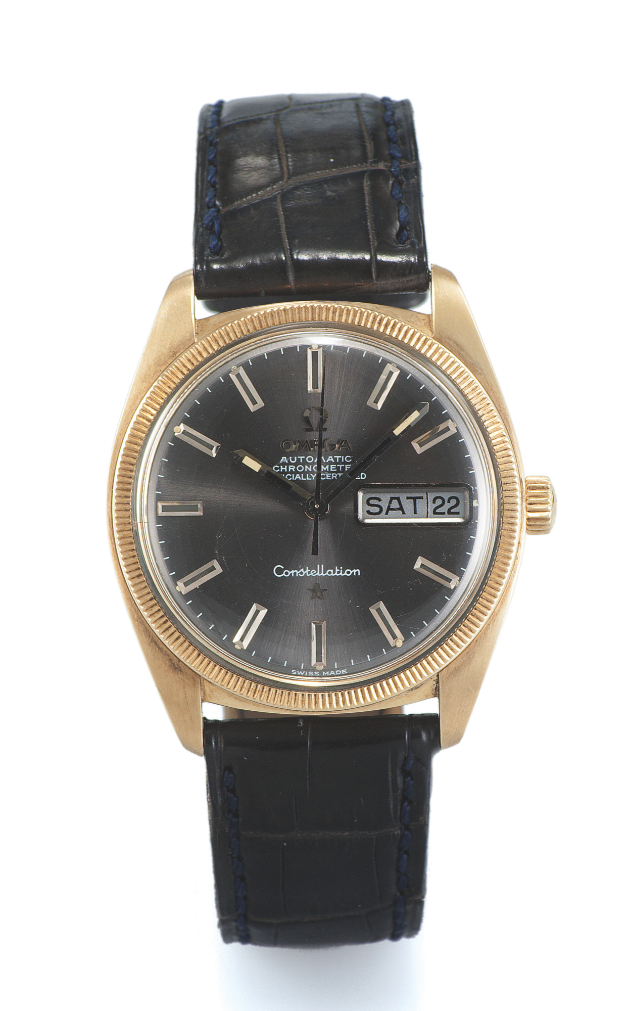 OMEGA CONSTELLATION YELLOW GOLD
Omega, ?Constellation, Automatic, Chronometer,
Officially Certified?, movement No. 31947626, Ref.
168029. Made circa 1970.
Fine, tonneau-shaped, water-resistant, self-winding,
center seconds, 18K yellow gold chronometer wristwatch
with day and date, and a gilt Omega buckle.