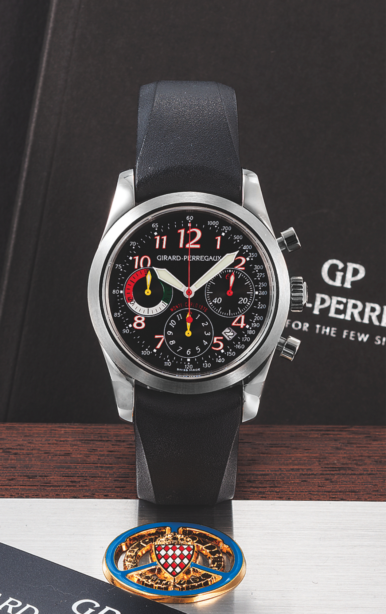 Girard -Perregaux ref .49541
Chronograph Sport Monte -Carlo
Girard-Perregaux, ?Chronograph Sport ? Monte-Carlo 1976?,
No. 189/1000, Ref. 49541. Made in a limited edition of 1000
pieces in 2006 to commemorate the 30th anniversary of
Munari and Maiga?s victory in the Lancia Stratos at the 1976
Monte-Carlo Rally.
Fine, self-winding, water-resistant, stainless steel wristwatch
with round button chronograph, registers, tachometer,
date, and a Girard-Perregaux vulcanized rubber strap with
st