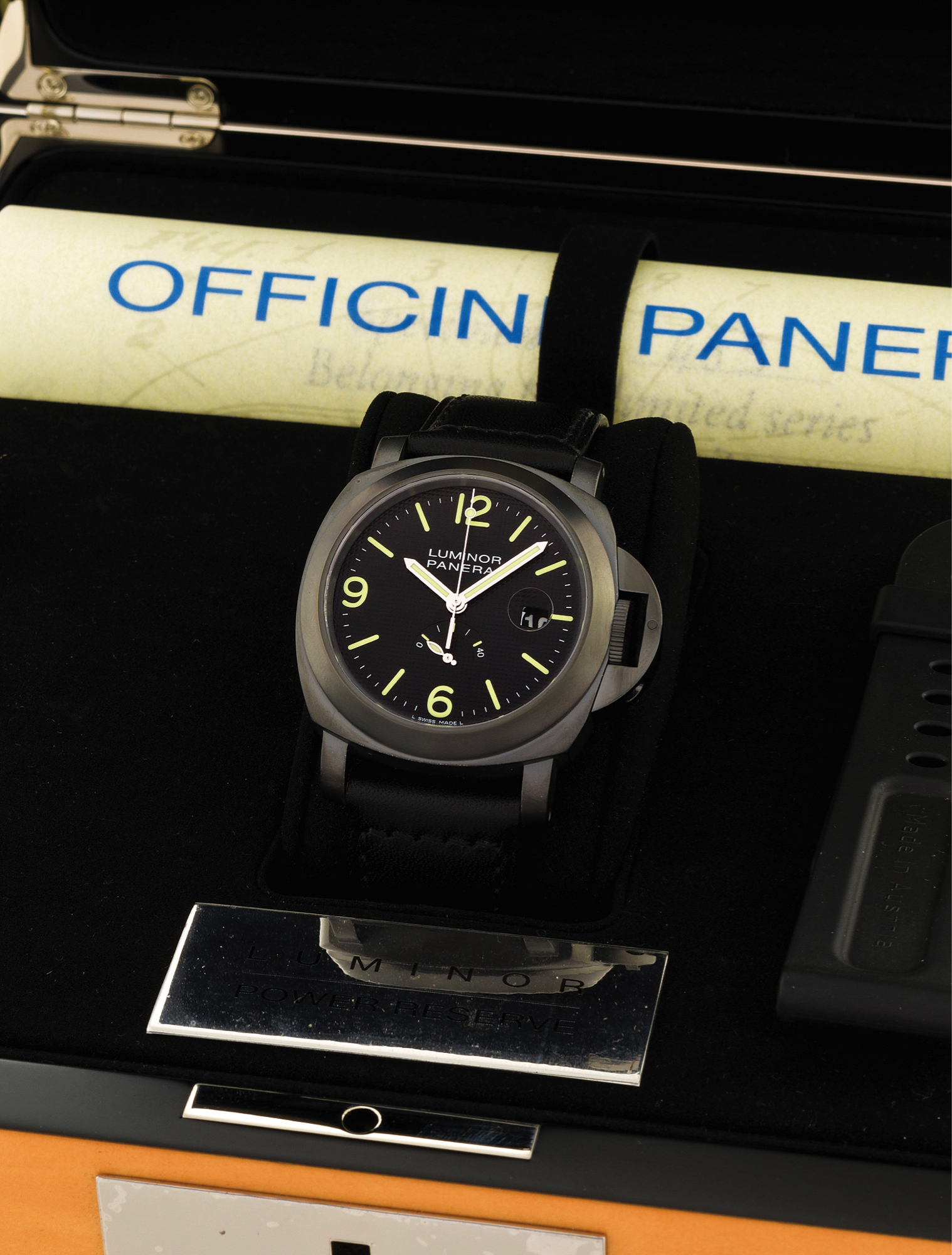 PANERAI LUMINOR PVD, PAM 28
Panerai Luminor, Officine Panerai, Firenze 1860, Automatic, 
Power Reserve, L0453/1000, PAM 28, Ref. OP 6783. Made in a 
limited edition of 1000 pieces in 2010. 
Fine, large, cushion-shaped, center seconds, self-winding, 
water-resistant, PVD-coated Chronometer diver's wristwatch with date, power reserve indication and a PVD-coated Panerai 
buckle. Accompanied by the original fitted box, Chronometer Certificate, warranty, spare rubber strap and tool.