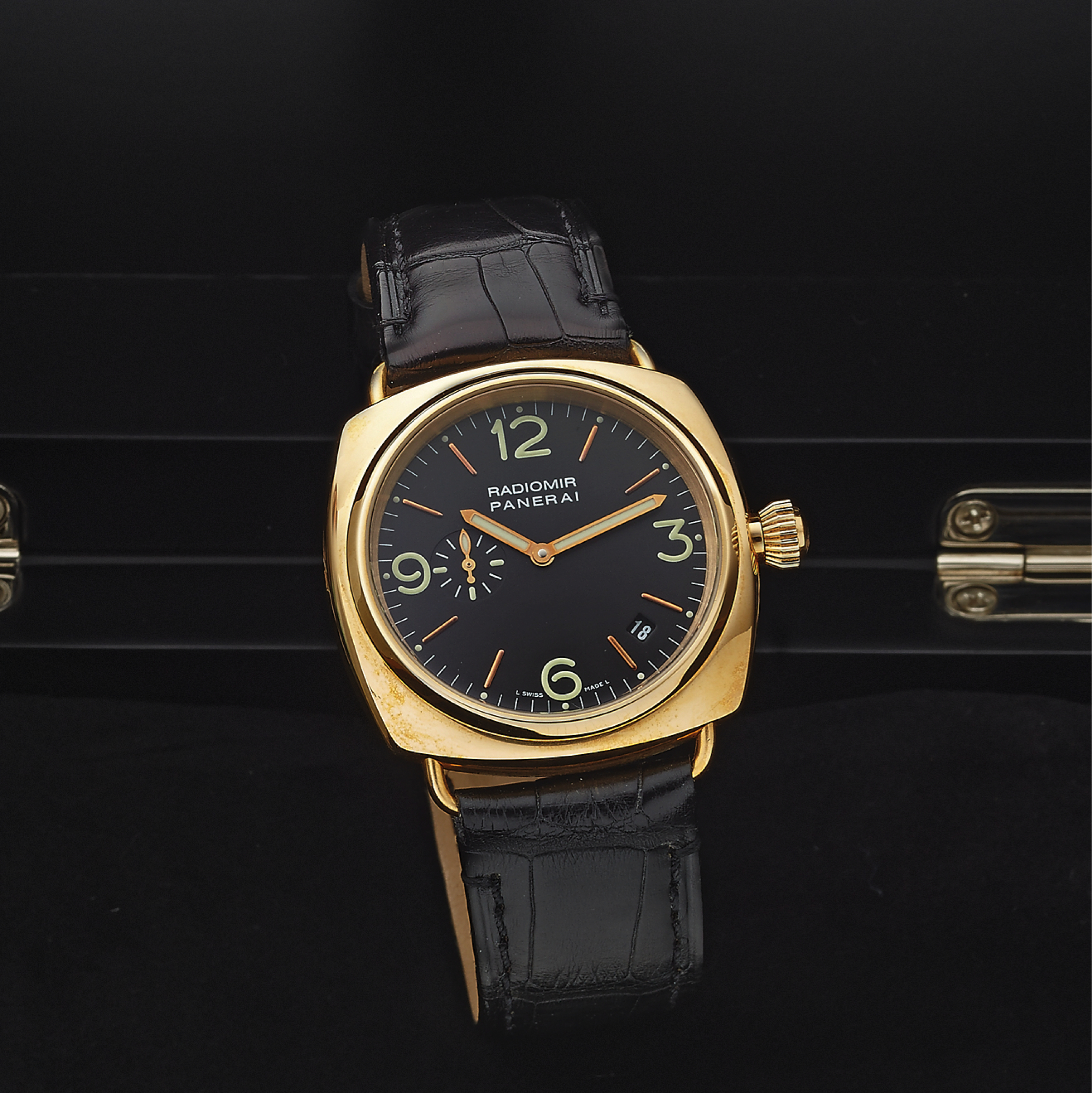 PANERAI PAM 103 RADIOMIR PINK GOLD 
Officine Panerai, Firenze 1860, "Radiomir" No. E 065 / 
500, case No. BB1050523, Ref. OP 6564. Made in a limited 
edition of 500 pieces in 2002. 
Very fine, large, cushion-shaped, self-winding, waterresistant, 
18K pink gold wristwatch with date and an 18K 
pink gold Panerai buckle. Accompanied by a fitted box.