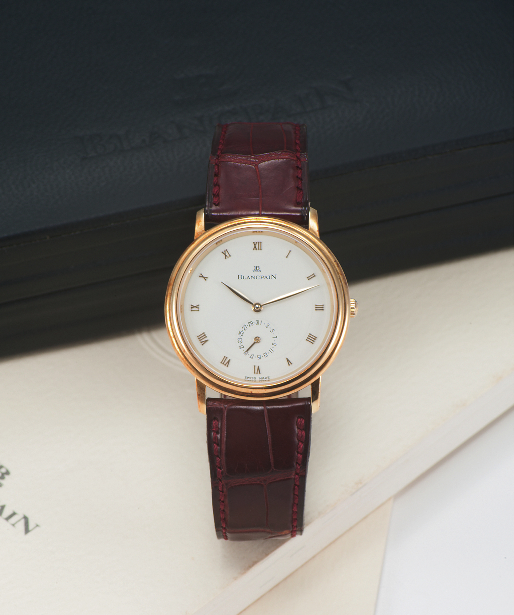 BLANCPAIN AUTOMATIC YELLOW GOLD
Blancpain, No. 1580, Sold on October 15th, 1995. 
Very fine, center-seconds, self-winding, 18K yellow gold 
wristwatch with 18K yellow Blancpain buckle. Accompanied 
by a fitted box, guarantee, instruction.