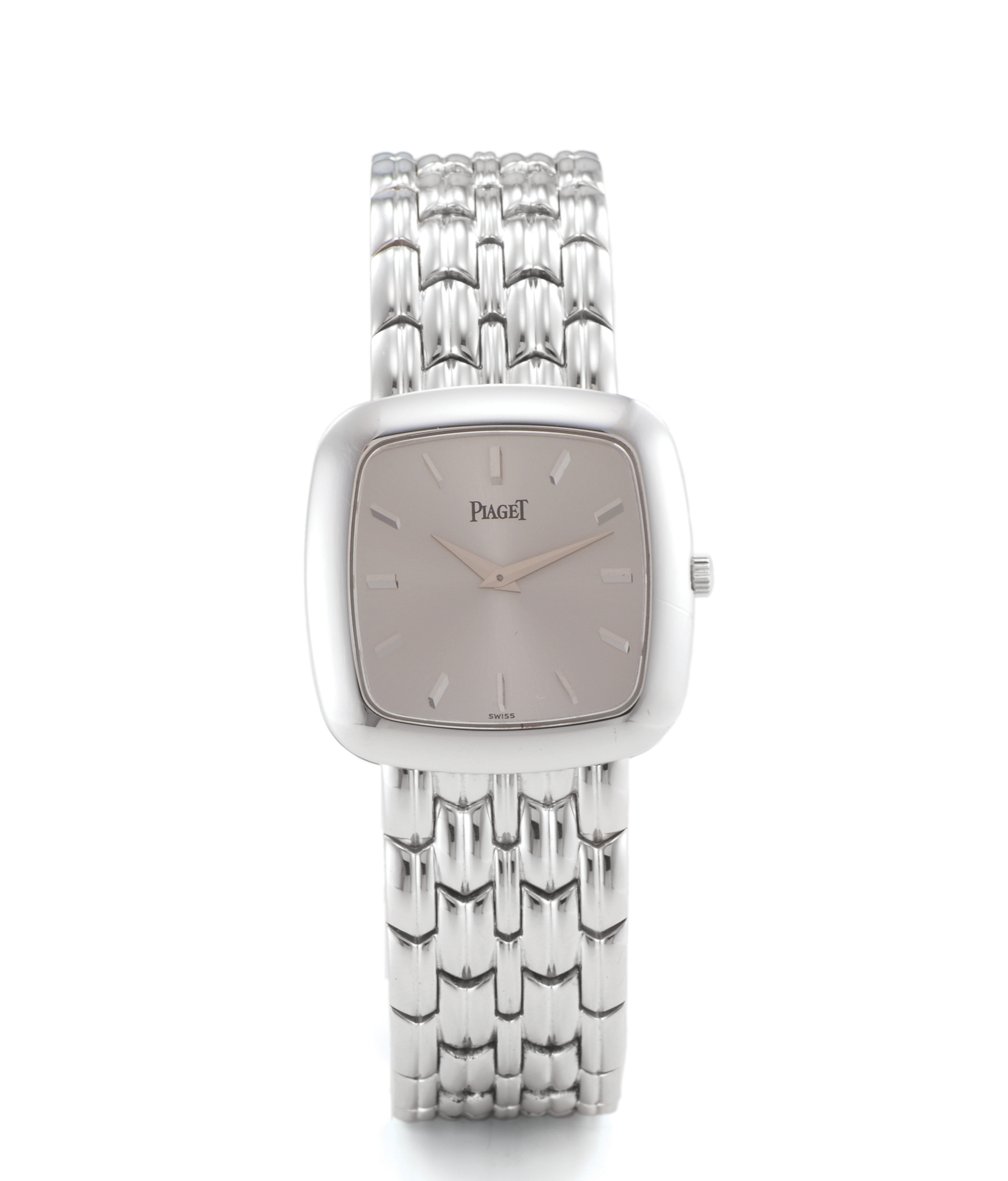 PIAGET REF. 9928 WHITE GOLD
Piaget Genève, No. 9605327, case No. 660320, 
Ref. 9928 N P 101. Made in the 2000's. 
Fine, cushion-shaped, 18K white gold wristwatch with 
18K white gold Piaget integral bracelet.