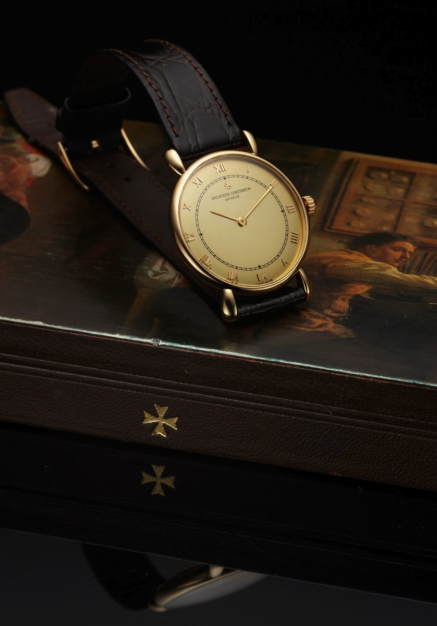 VACHERON CONSTANTIN REF. 33084 TEARDROP
LUGS ANNIVERSARY ISSUE YELLOW GOLD
Vacheron Constantin, Genève, No. 008 / 230, No. 728586,
case No. 574219, Ref. 33084. Made in a limited edition
of 230 pieces for the 230 Year Anniversary of Vacheron &
Constantin.
Very fine and rare, thin, 18K yellow gold wristwatch with an
18K yellow gold Vacheron & Constantin buckle. Accompanied
by the original fitted box, Certificate of Origin, booklet and
extra strap.