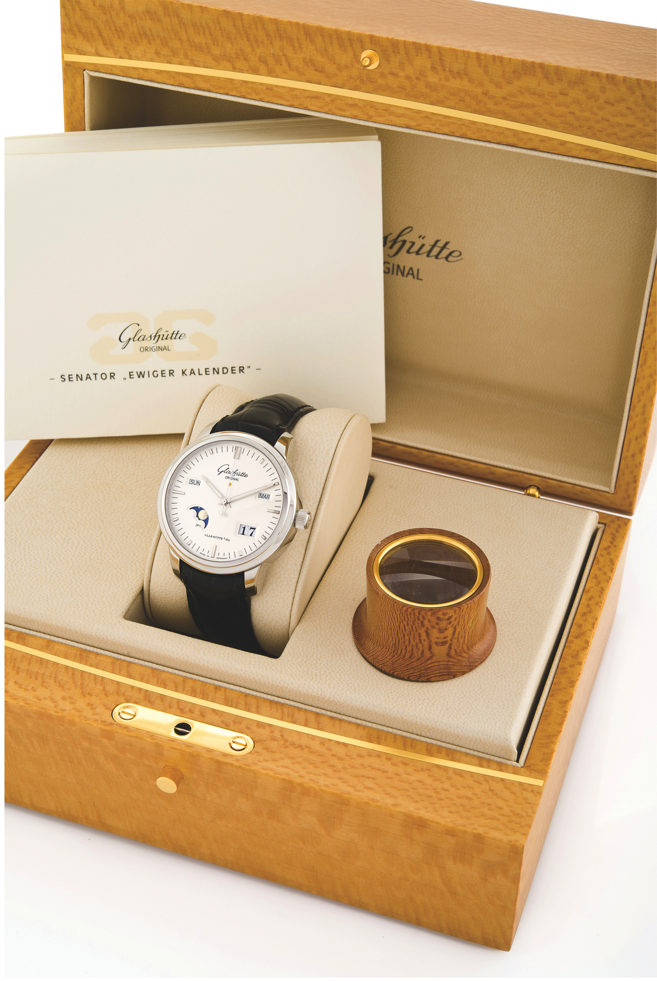 GLASHÜTTE, REF. 3950, SENATOR
PERPETUAL CALENDAR STAINLESS STEEL
Glashütte Original, Germany, Senator Perpetual Calendar, movement 01083, case No. 2158. Sold on February 10th, 2012.
Very fine, center seconds, self-winding, water-resistant, stainless steel wristwatch with perpetual calendar, leap year indication, moon phases and stainless steel Glashütte Original double deployant clasp. Accompanied by a fitted box, certificate/instruction booklet, moon calendar (2008 to 2012) and loupe.