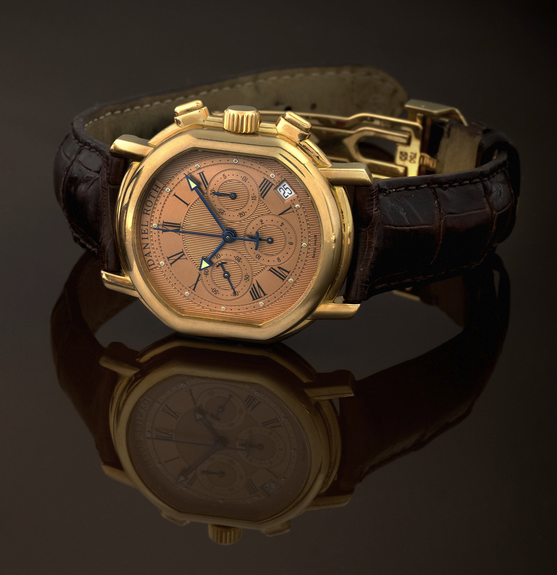 DANIEL ROTH CHRONOGRAPH AUTOMATIC PINK
GOLD
Daniel Roth, Chronograph Automatic, No. 83. Made in the
late 1990s.
Very fine, double ellipse-shaped, self-winding, waterresistant,
18K pink gold wristwatch with date, square-button
chronograph, registers and an 18K pink gold Daniel Roth
deployant clasp.