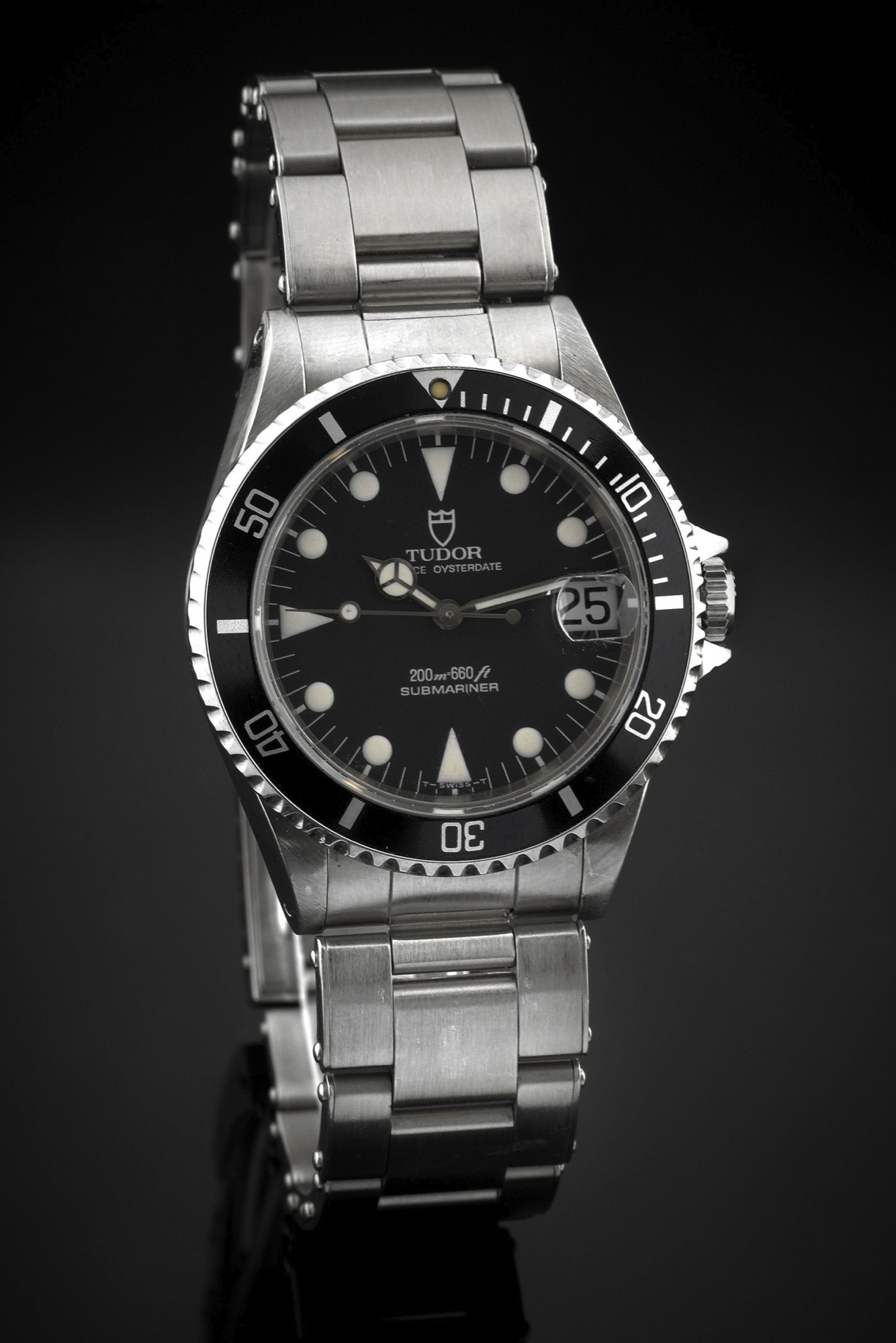 TUDOR REF. 75090 SUBMARINER
Tudor Prince Oysterdate, Submariner, 200m/660 ft, case
No. B413767, Ref. 75090, case made by Rolex, Geneva.
Made in 1996, sold June 17, 1997.
Fine, center seconds, self-winding, water-resistant, stainless
steel diver?s wristwatch with a stainless steel Tudor Oyster
bracelet. Accompanied by the original fitted box, guarantee
certificate (now void) and instruction manual.