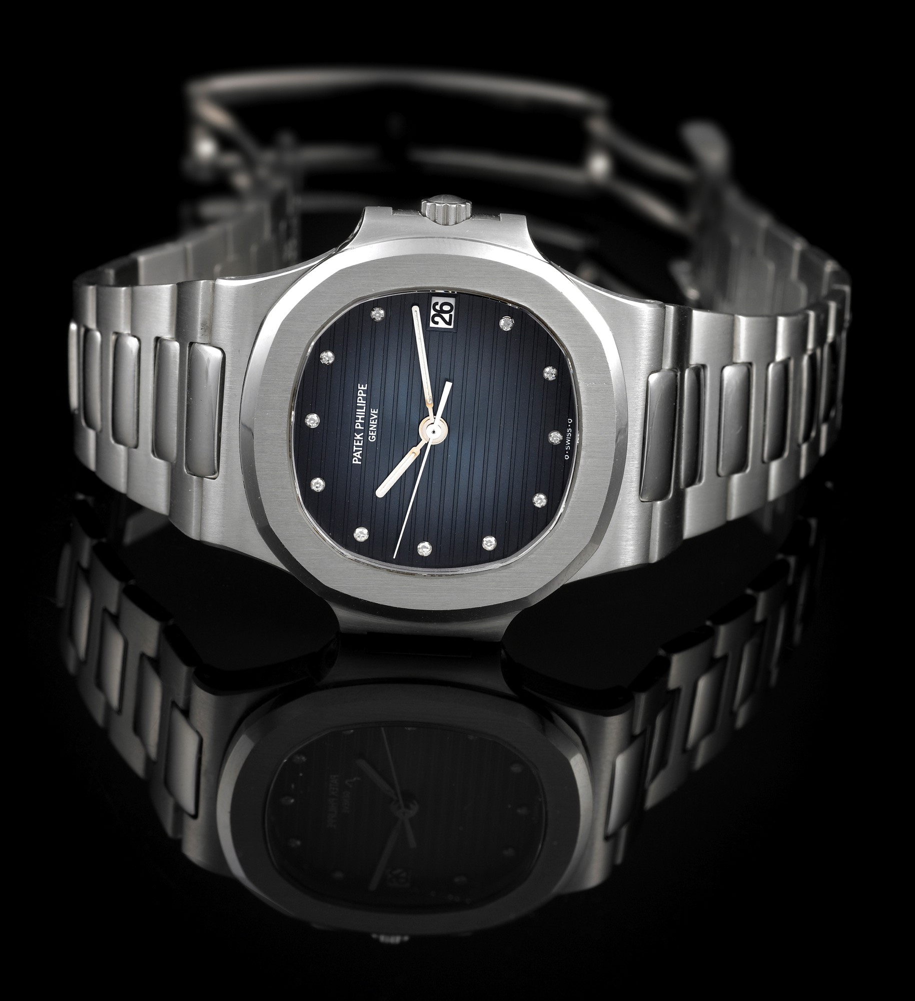 PATEK PHILIPPE REF. 3800 PLATINUM NAUTILUS
Patek Philippe, Geneve, ?Nautilus,? No. 3024866, case No. 2990817, Ref. 3800/1. Made circa 2008.
Very fine and rare, cushion-shaped, center seconds, self-winding, water-resistant, platinum and diamond wristwatch with date and
a platinum Patek Philippe link bracelet with double deployant clasp.