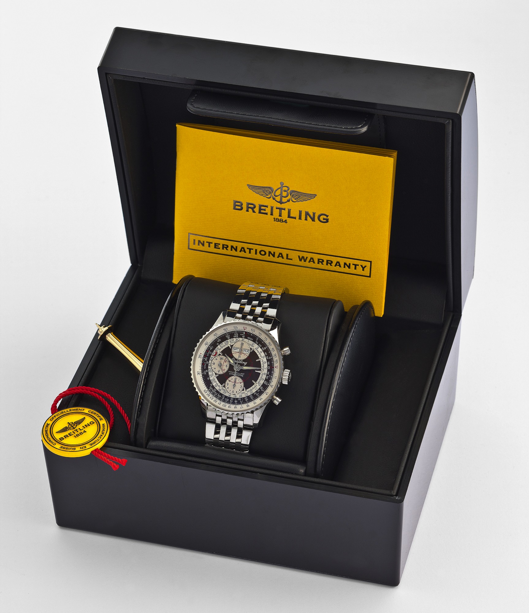 BREITLING REF. A21330 DATORA MONTBRILLANT
STAINLESS STEEL
Breitling, Datora Montbrillant Chronomètre, case
No. 2426875, Ref. A21330. Sold January 1, 2011.
Fine, self-winding, water-resistant, stainless steel wristwatch
with round button chronograph, registers, tachometer,
telemeter, slide rule, triple date and 24 hour indication with
a stainless steel Breitling bracelet. Accompanied by original
fitted box, warranty, chronometer certificate, instruction
manual, string tag, push pin and 2