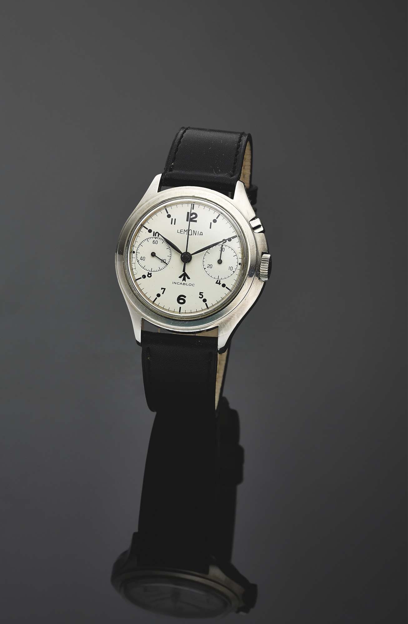 LEMANIA SINGLE BUTTON MILITARY CHRONOGRAPH STEEL
Lemania, 3312. Made circa 1957.
Fine, water-resistant, stainless steel military wristwatch with single button chronograph and register.