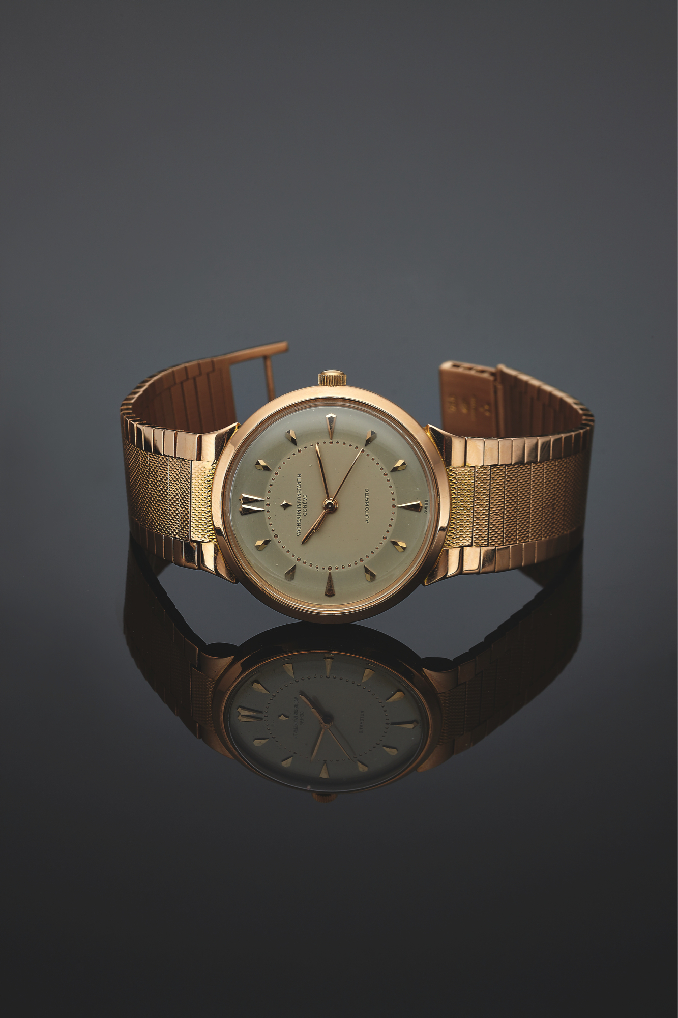 VACHERON & CONSTANTIN AUTOMATIC PINK GOLD
Vacheron & Constantin, Genève, Automatic, No. 536708, case No. 367692. Made circa 1962.
Very fine, center seconds, water resistant, self-winding, 18K pink gold wristwatch with an integral 18K pink gold textured link bracelet.