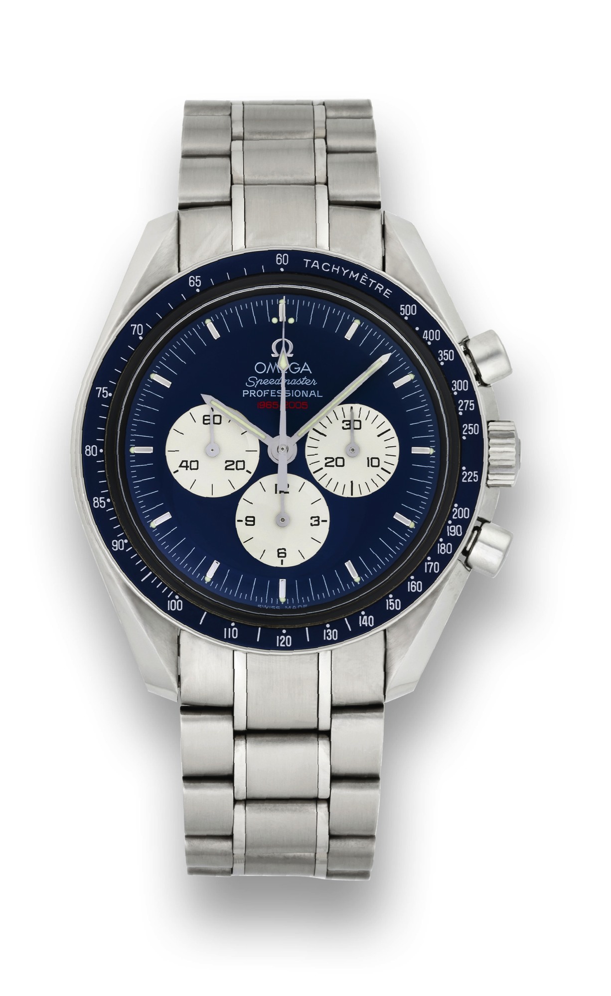 OMEGA REF. ST3565.80 GEMINI
IV 40TH ANNIVERSARY
Omega, ?Speedmaster Professional, 1965
? 2005?, No. 0833/2005, case No., Ref.
ST3565.80. Made in a limited edition of
2005 examples in 2005 to mark the 40th
anniversary of the fi rst spacewalk, sold on
September 15th, 2005.
Fine, asymmetric, water-resistant,
stainless steel wristwatch with round
button chronograph, registers, blue bezel
with tachometer and a stainless steel
Omega bracelet with deployant clasp
signed: ?Speedmaster Profe