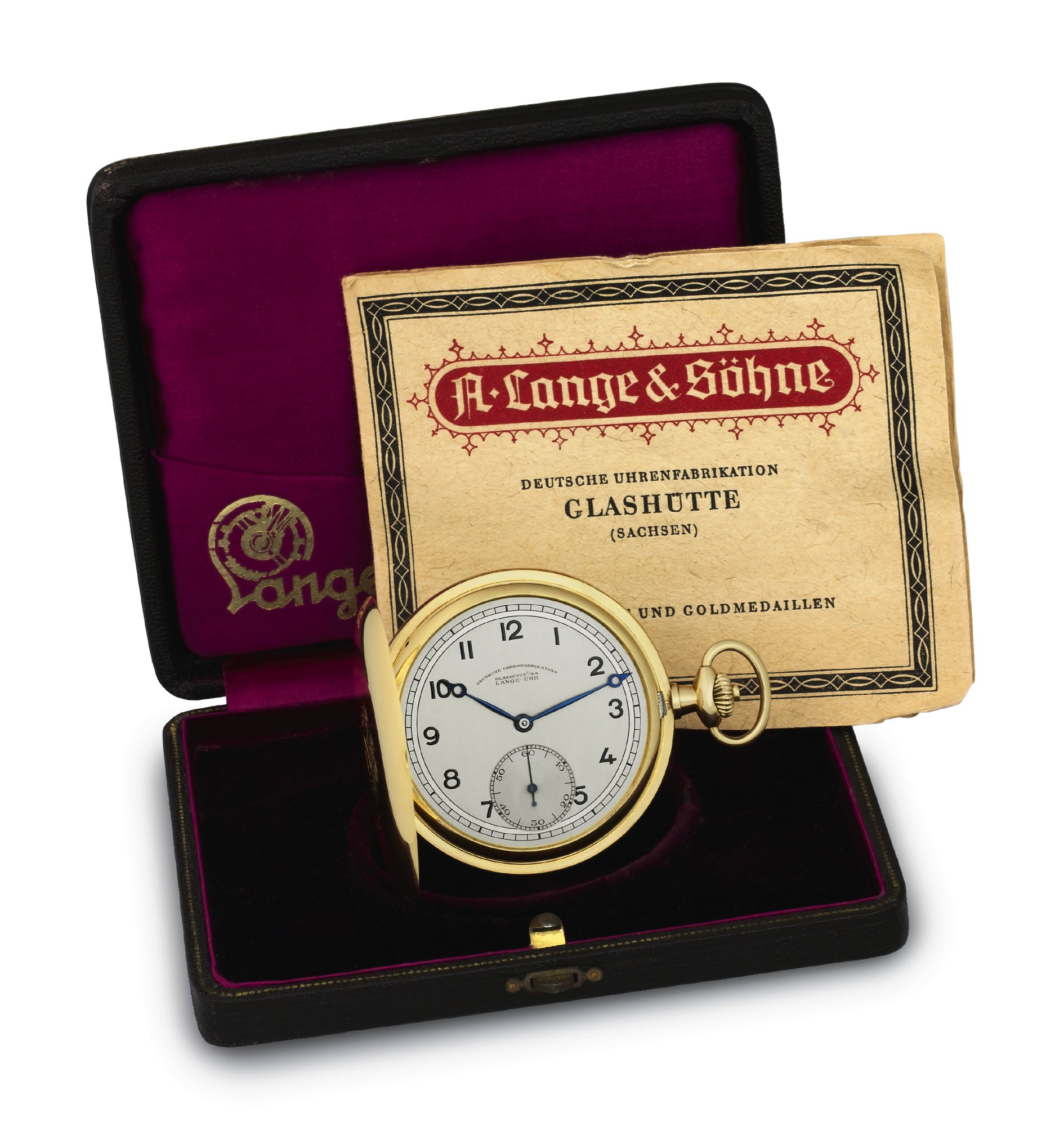 DEUTSCHE UHRENFABRIKATION
HUNTING CASED
Deutsche Uhrenfabrikation, Glashütte i/Sa, Lange Uhr,
?OLIW?, movement No. 503973, case No. 55474. Made
circa 1930.
Very fine, thin, hunting-cased, keyless, 14K yellow gold,
pocket watch with two-tone dial. Accompanied by the
original guarantee and fitted box.