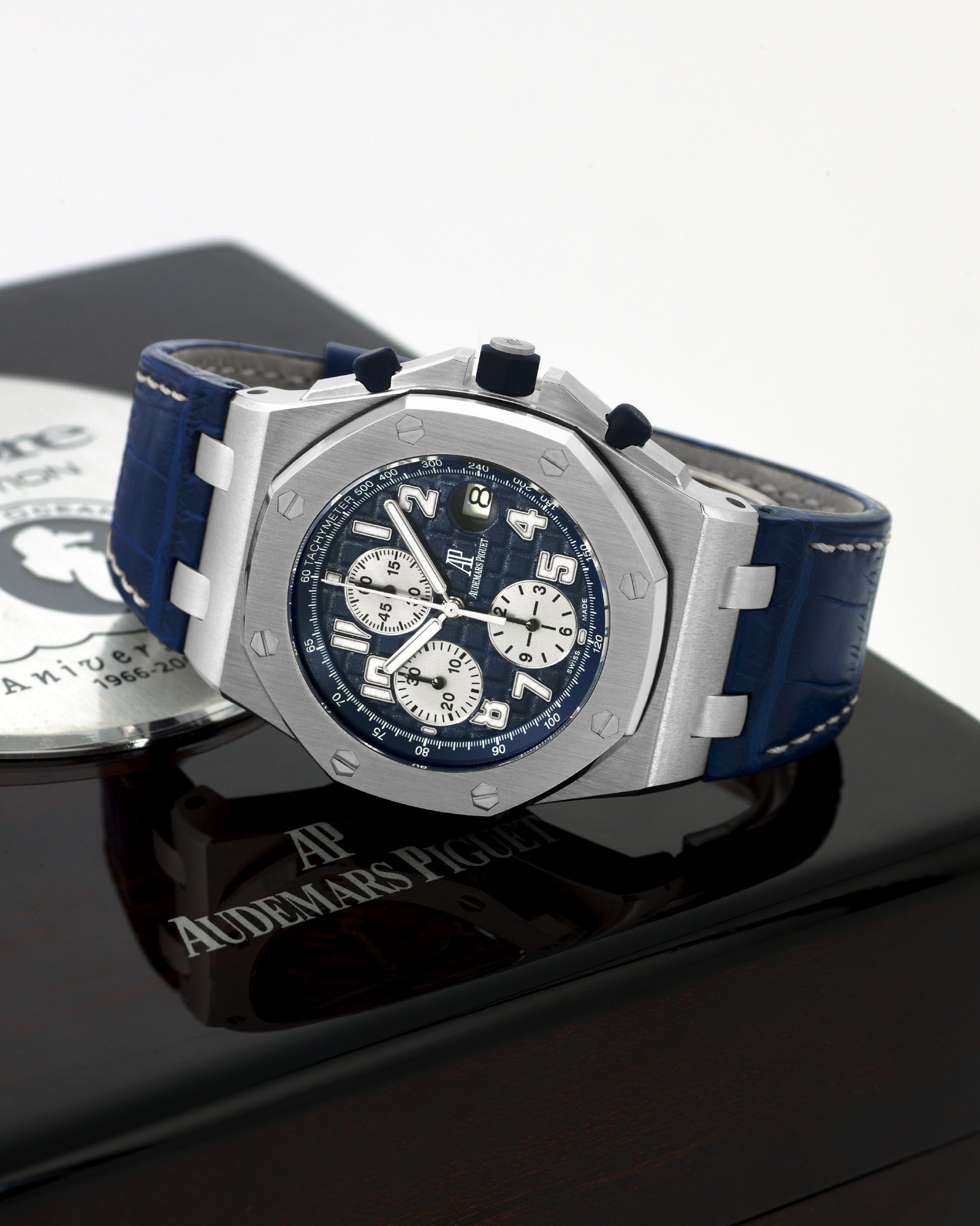 Audemars Piguet white gold offshore
Oceanografia
Audemars Piguet, Royal Oak Offshore, Limited Edition,
?40 Years Oceanography,? case No. F 89381, Ref. 26107
BC, Made in a limited edition of 46 examples in 2006.
Very fine and rare, heavy, oversized, octagonal, self-winding,
water-resistant, 18K white gold wristwatch with date, round
button chronograph, registers, tachometer and an Audemars
Piguet 18K white gold deployant clasp. Accompanied by the
original fitted box, warranty, certificat