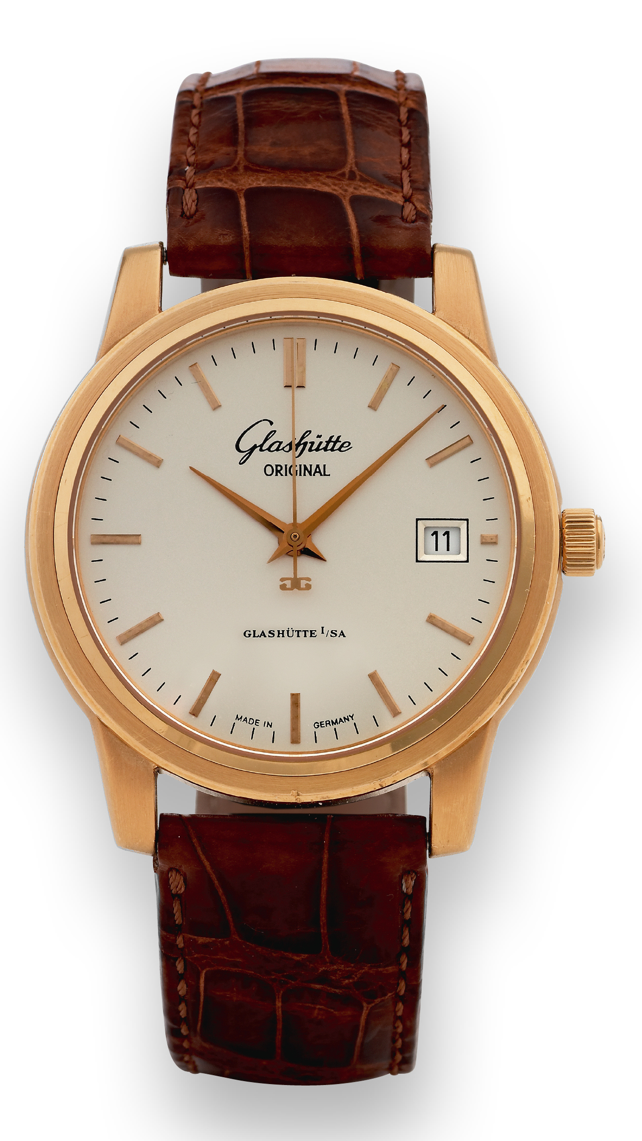 Gold Senator Classic Automatic.
Glashütte Original, Germany ?Senator?, movement
No. 12733, case No. 0093. Made circa 2005.
Fine, water-resistant, center seconds, self-winding, 18K rose
gold wristwatch with date, on leather Glashütte strap with an
18K rose gold Glashütte buckle.
