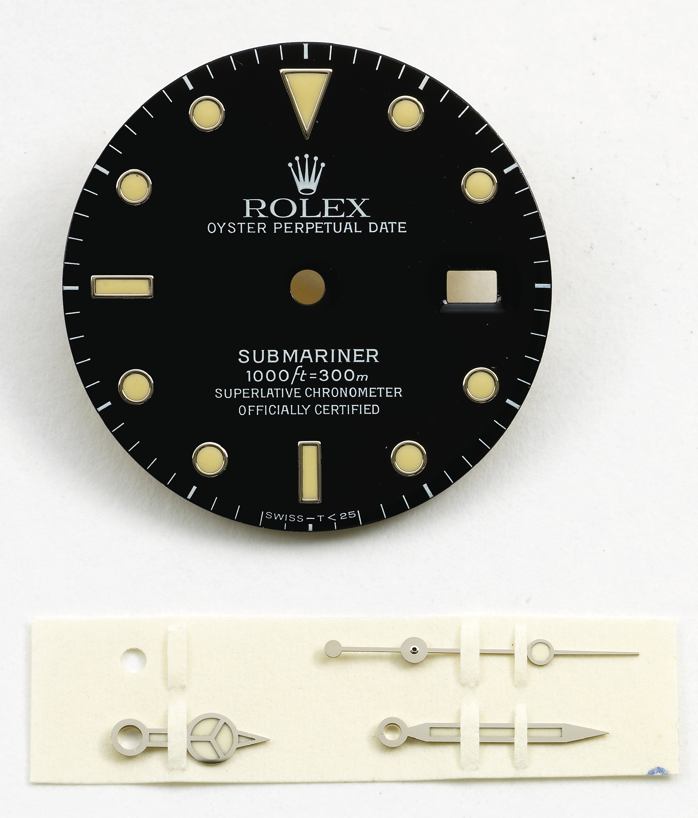 Rolex Dial with 3 hands, Ref. 16800, 168000,
16610 to fit Cal. 3035/3135. Rolex Oyster
Perpetual, Date, Submariner, 1000 ft./300 m,
Superlative Chronometer, Officially Certified.