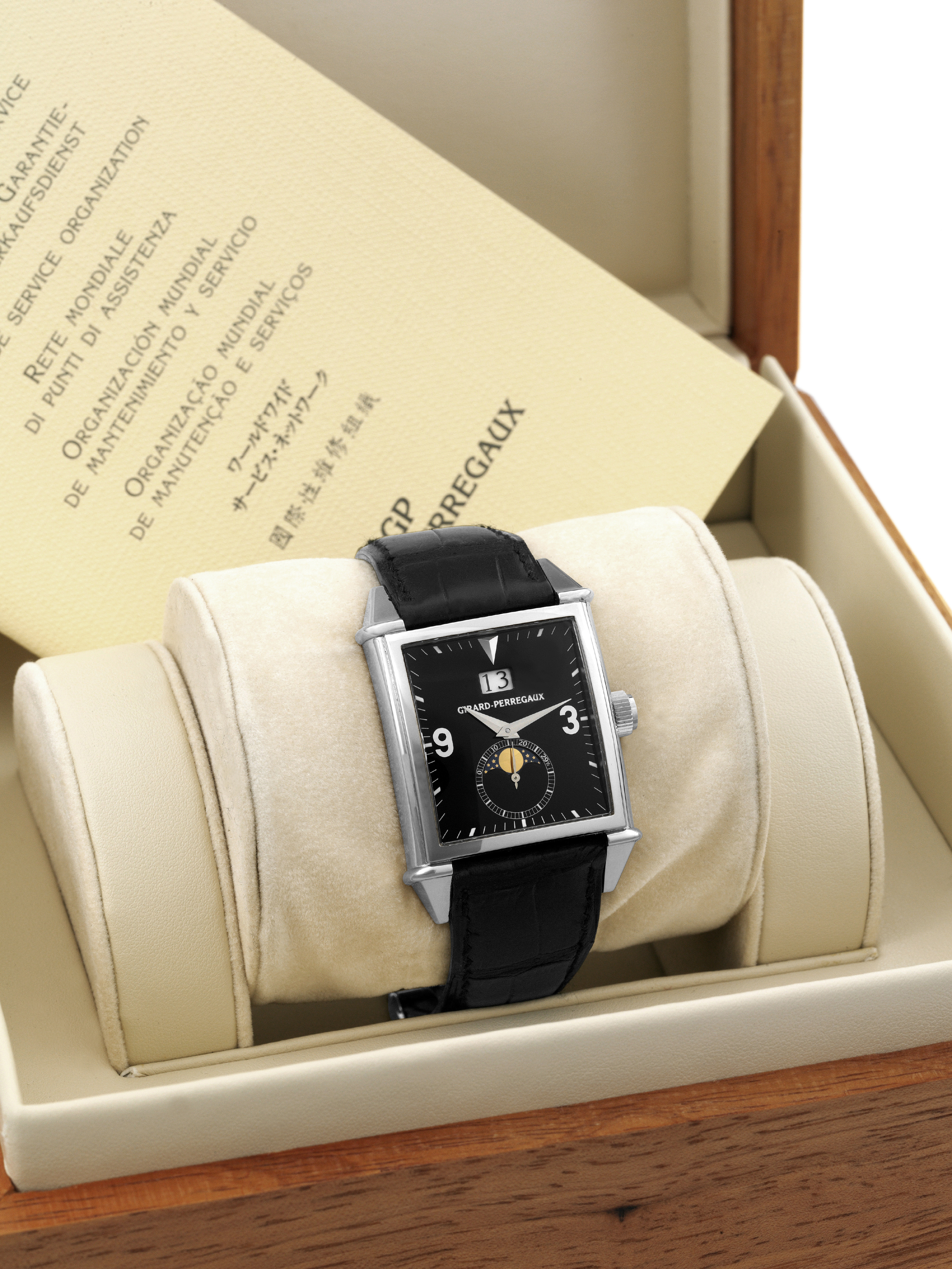 Girard Perregaux White Gold
Vintage 1945 Large Date No. 1
Girard Perregaux, ?Vintage 1945?, No. 01,
Ref. 2580. Made in the 2000s.
Very fine, rectangular curved, self-winding,
water-resistant, 18K white gold wristwatch
with large, ages and phases of the moon and
an 18K white gold Girard-Perregaux deployant
clasp. Accompanied by fitted box, warranty and
booklets.