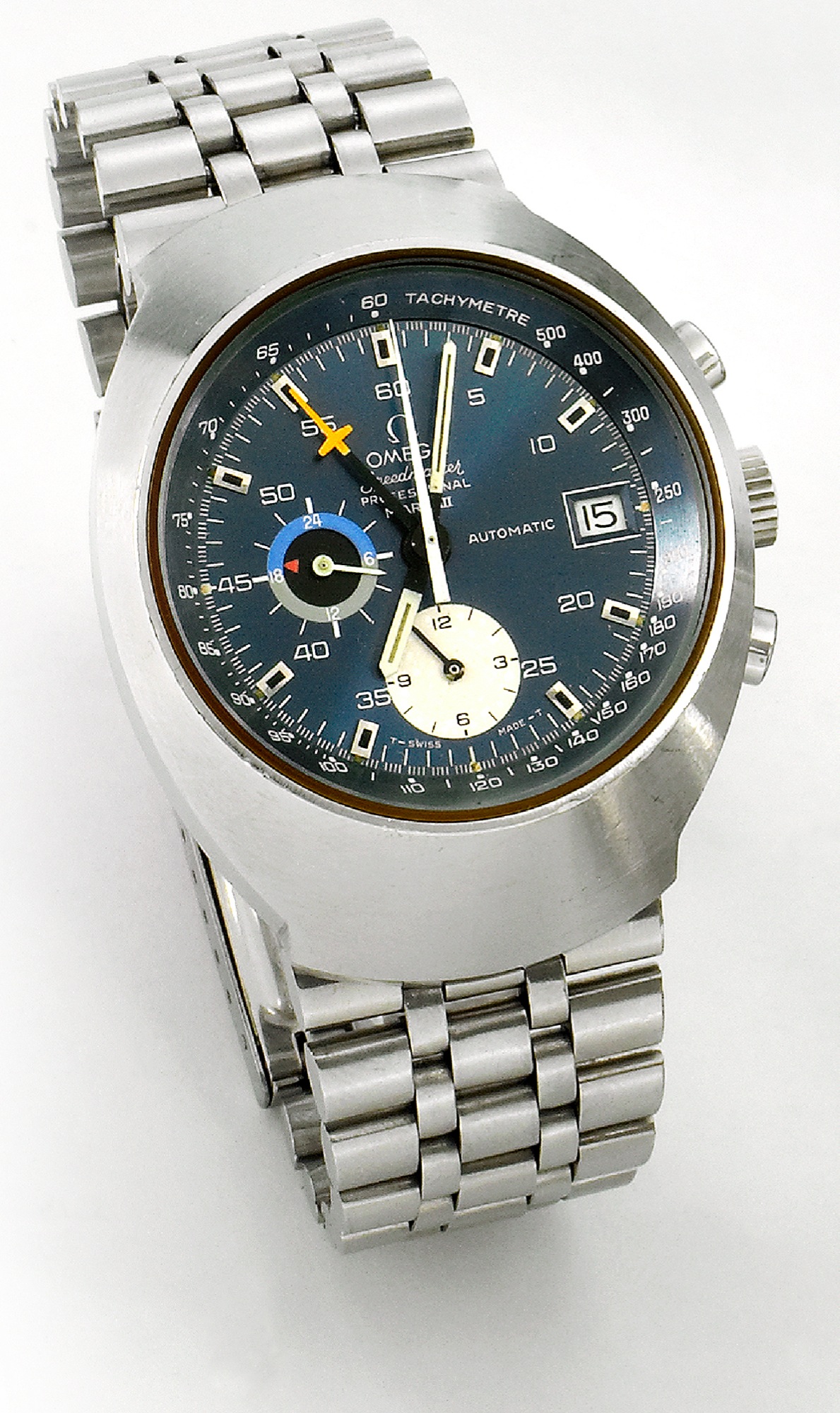 Omega - Speedmaster Mark III - So-called "jedi"
Omega, ?Automatic, Speedmaster, Mark III,? No. 36261683, Ref. 176.002. This reference was launched in 1971.
Fine and rare, tonneau-shaped, self-winding, water-resistant, stainless steel pilot?s wristwatch with date, roundbutton
chronograph, 12-hour register, central minute recorder, tachometer, the 24 hours with night/day indication
and a stainless steel Omega link bracelet, clasp engraved: E.M.F. Accompanied by a fitted box.
