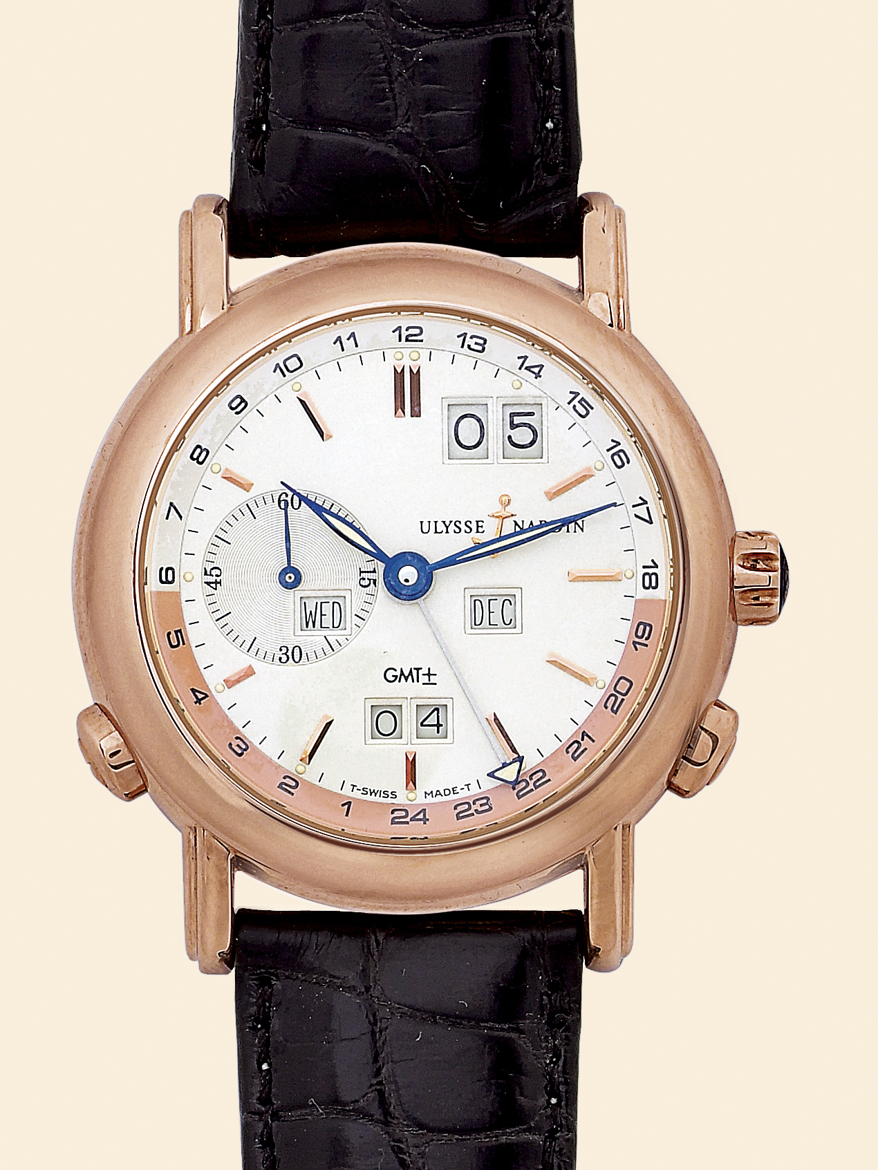 Perpetual
Calendar - GMT
Ulysse Nardin,
Locle & Genève, "Perpetual Calendar -
GMT", No. 001, Ref. 326-22. Made in
the 1990s.
Fine, self-winding, water-resistant to 100
meters, two-time-zone, 18K pink gold wristwatch
with perpetual calendar and an 18K pink
gold Ulysse Nardin deployant clasp. Accompanied by
a fitted box and instruction booklet.