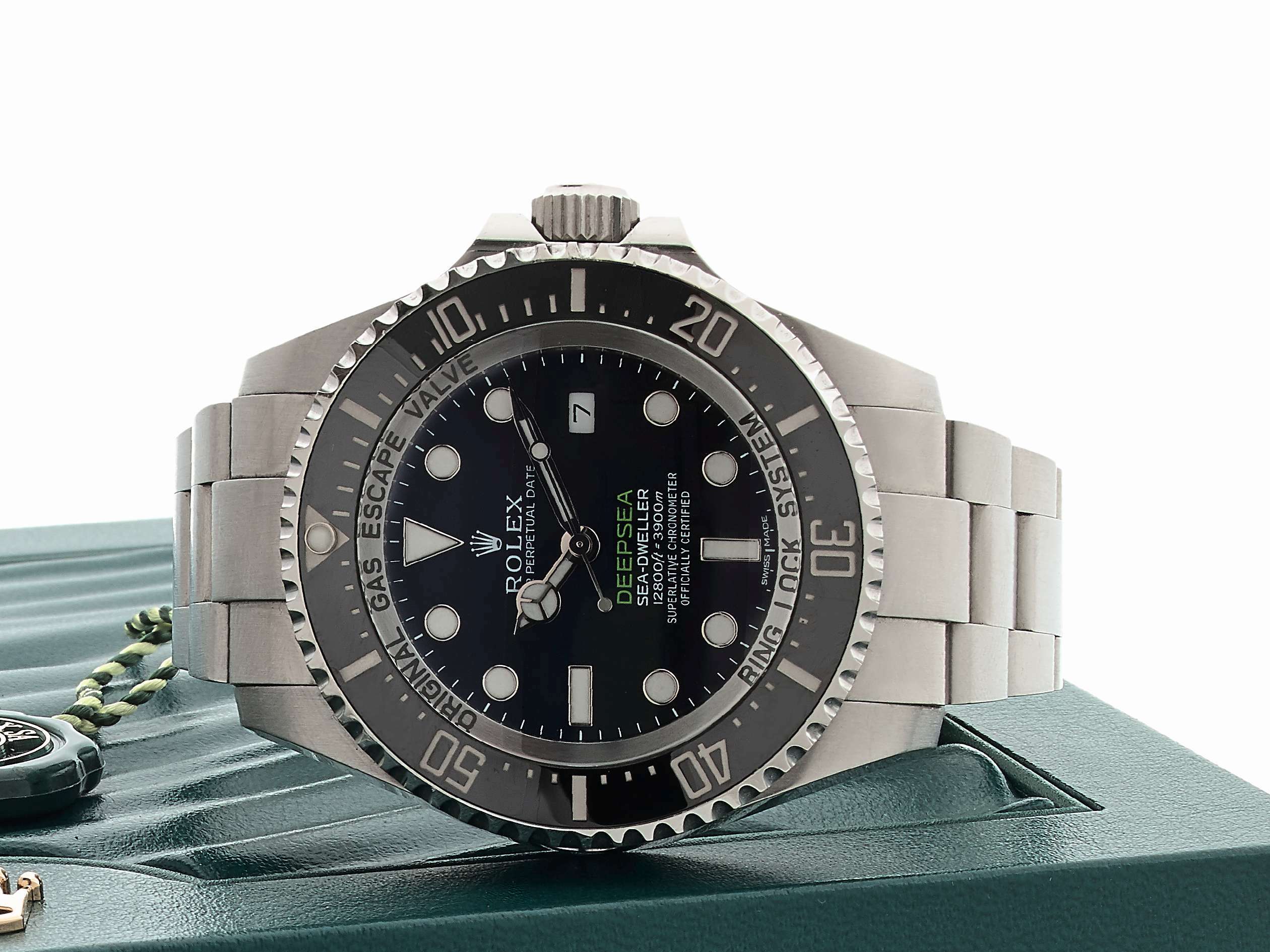 ROLEX  Deep Sea SeaDweller, ref. 116660, n° N37H3701