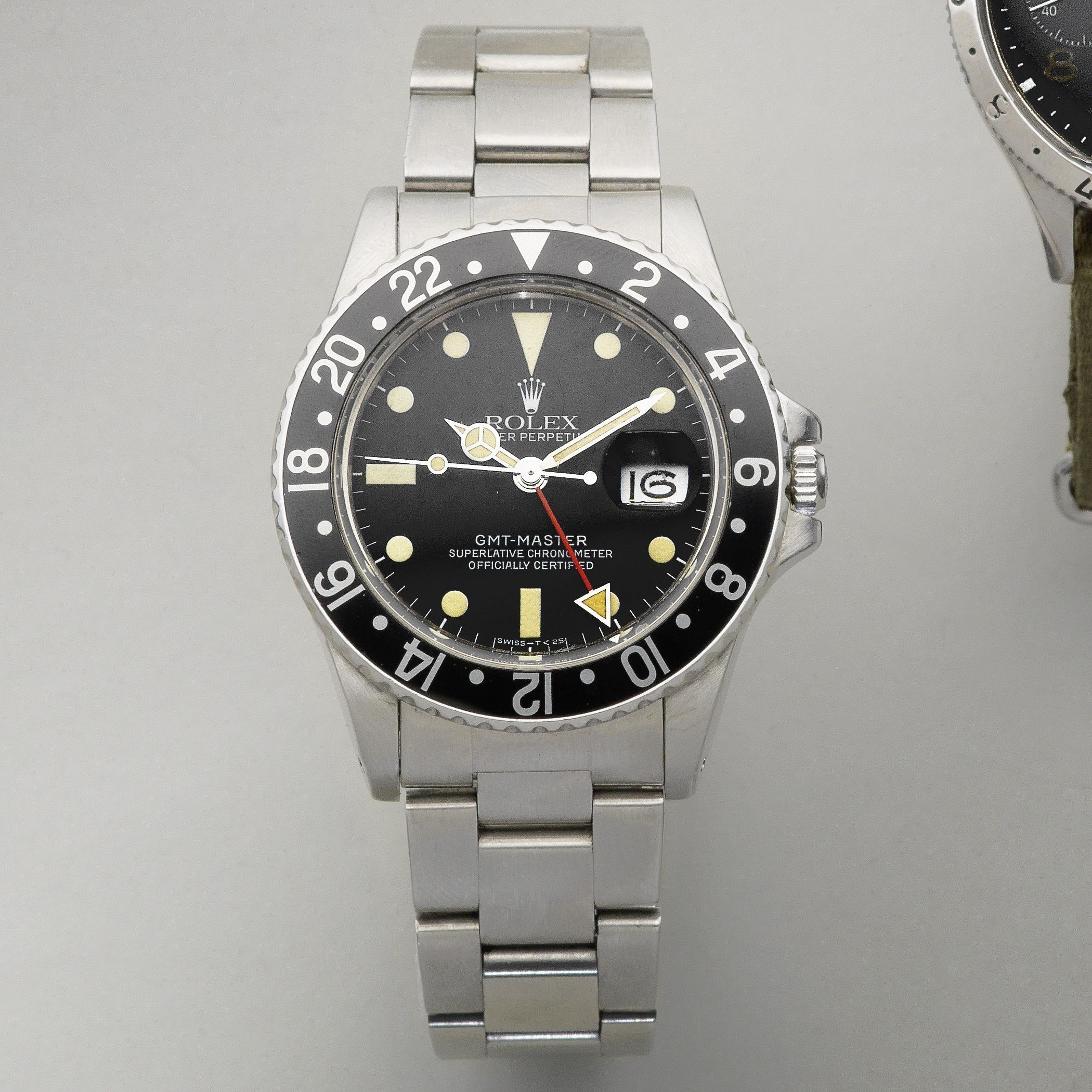 Rolex. A stainless steel automatic calendar bracelet watch with dual time zone GMT-Master, Ref:16750, Serial No.762****, Movement No.O93****, Circa 1982