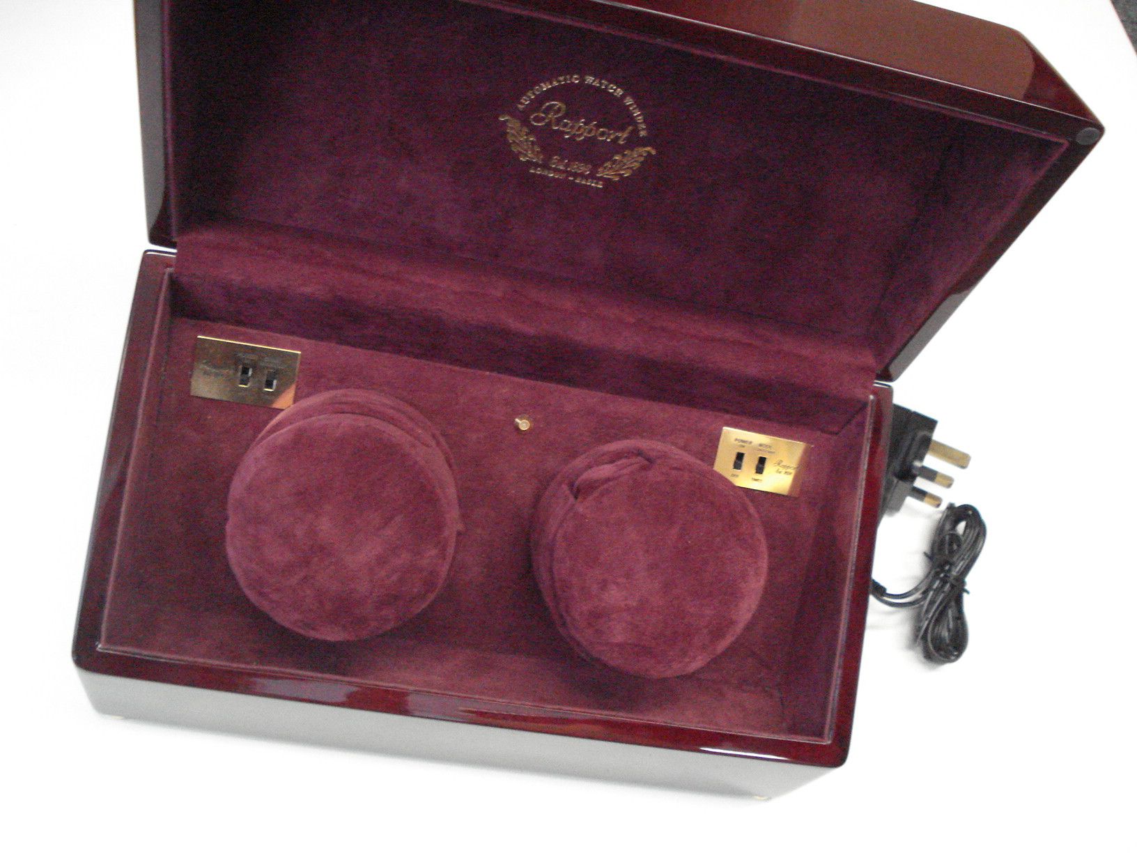 Rapport. A fine mahogany watch winding caseRecent