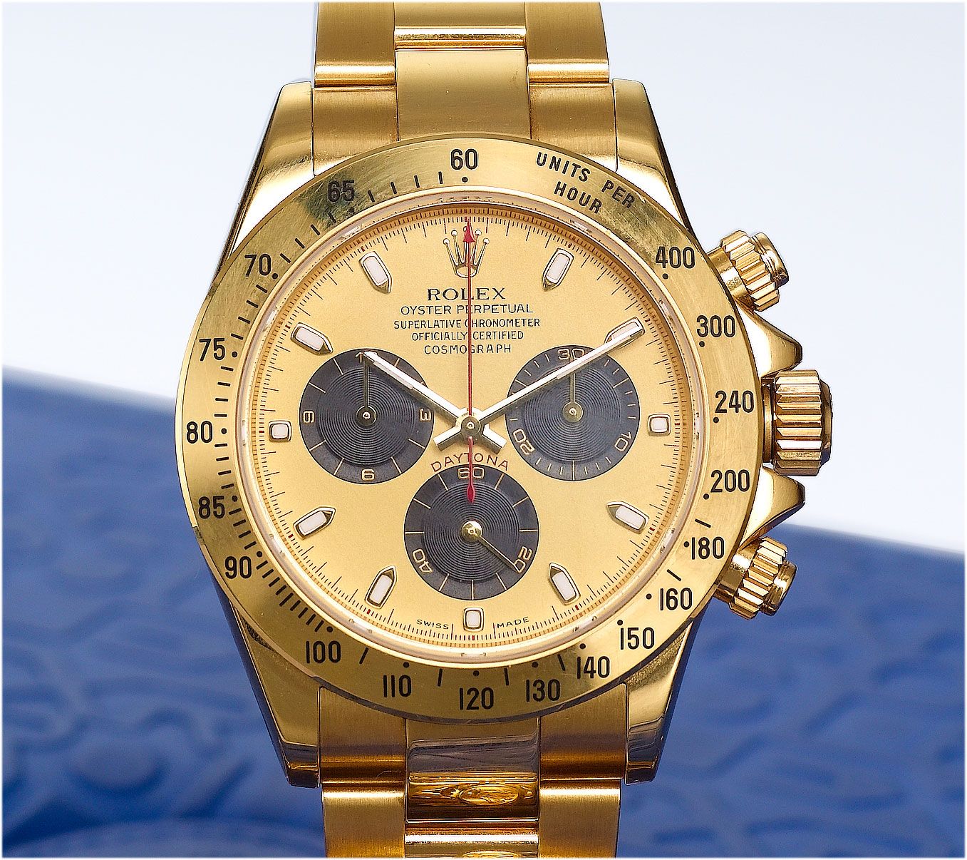 Rolex. A fine 18ct gold automatic chronograph bracelet watchCosmograph Daytona Ref.116528, Case No.K368846. Made in 2001, Sold 10th December 2001