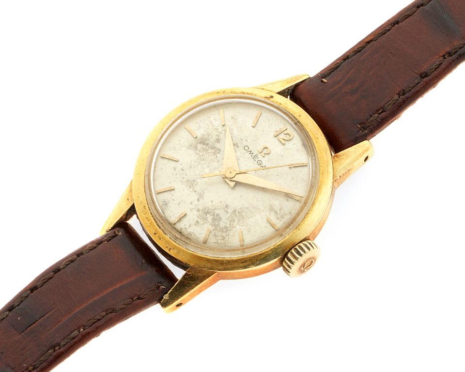 Omega. A lady's 18K gold manual wind wristwatch