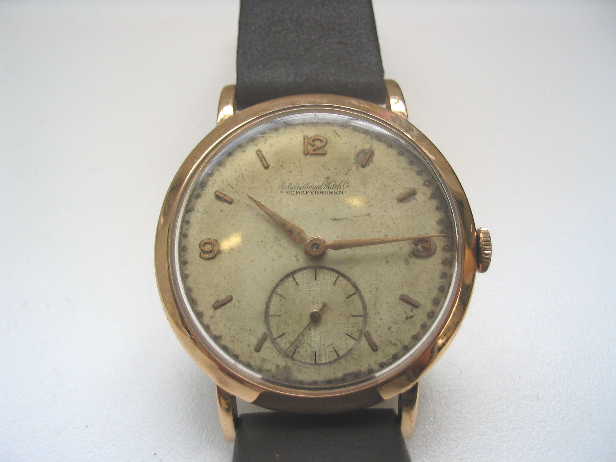 IWC. An 18ct gold wristwatch 1960s