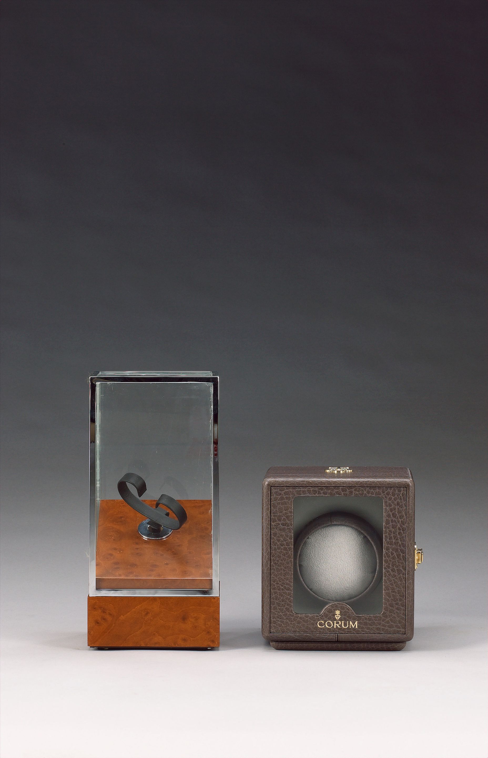 A lot of two automatic wristwatch winders
