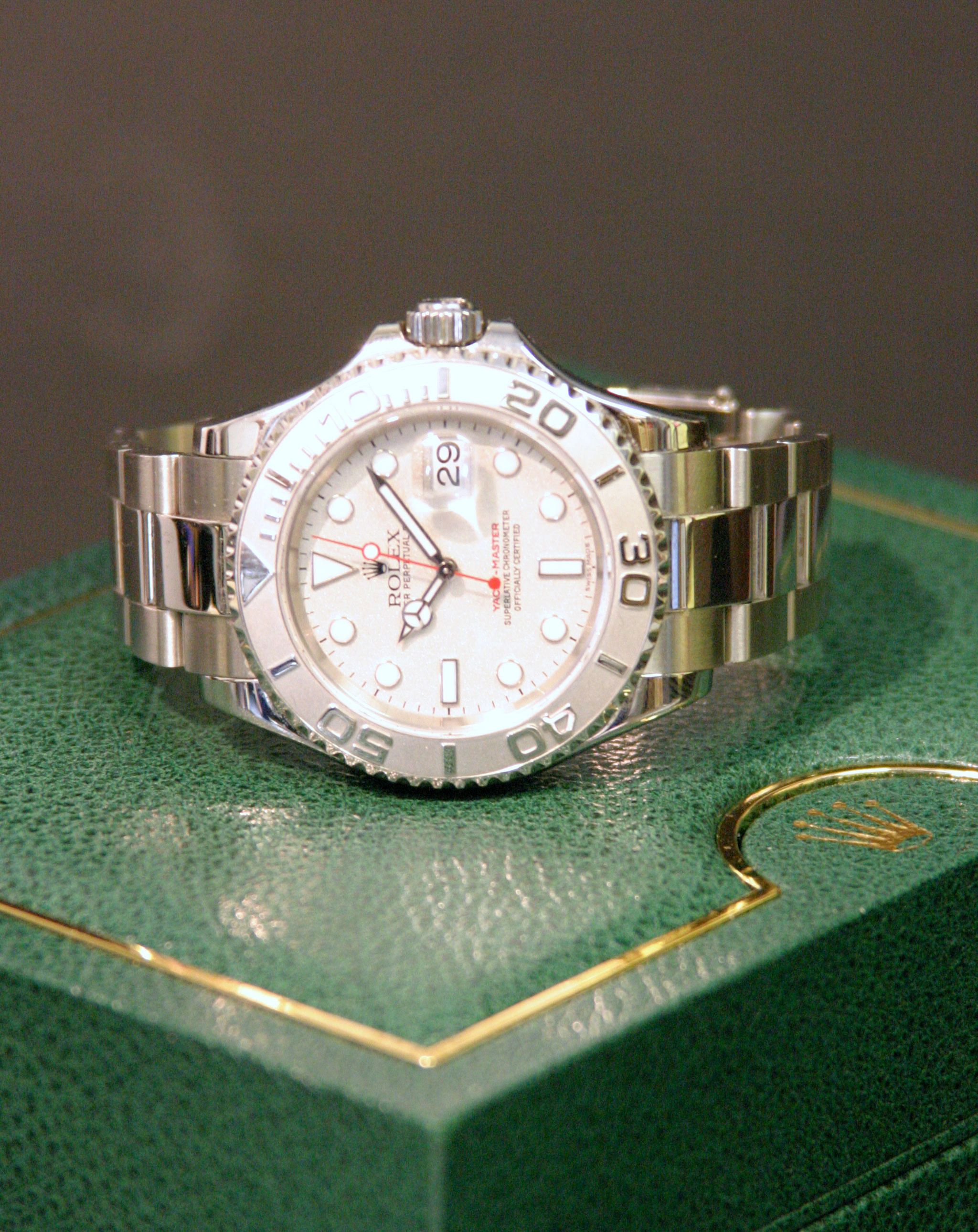 Rolex. A full-size stainless steel and Rolesium calendar bracelet watch Yacht-Master, Ref:16622, 2004