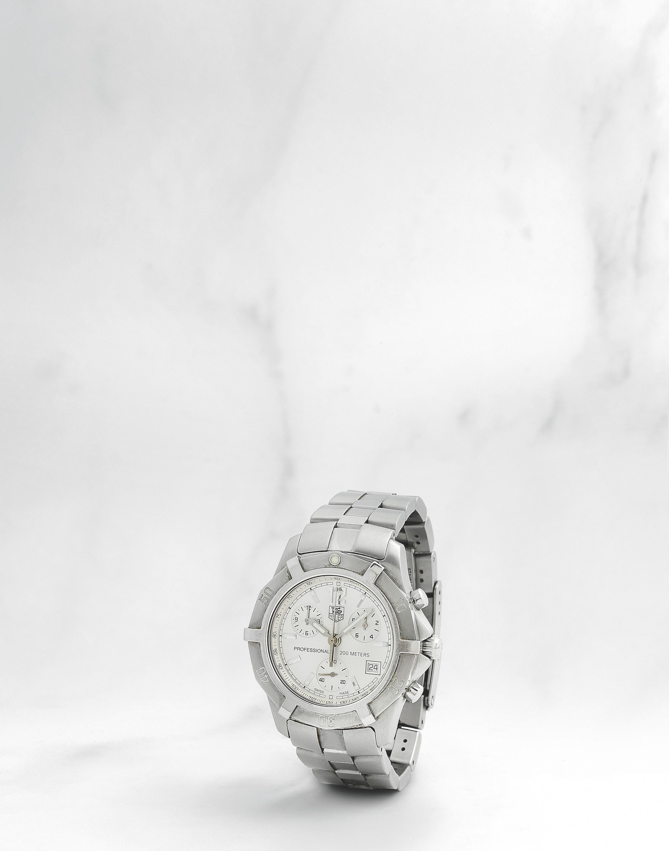 TAG Heuer. Chronographe bracelet en acier avec date mouvement quartz TAG Heuer. A stainless steel quartz calendar chronograph bracelet watch 2000 Exclusive, Ref: CN1111, Circa ...