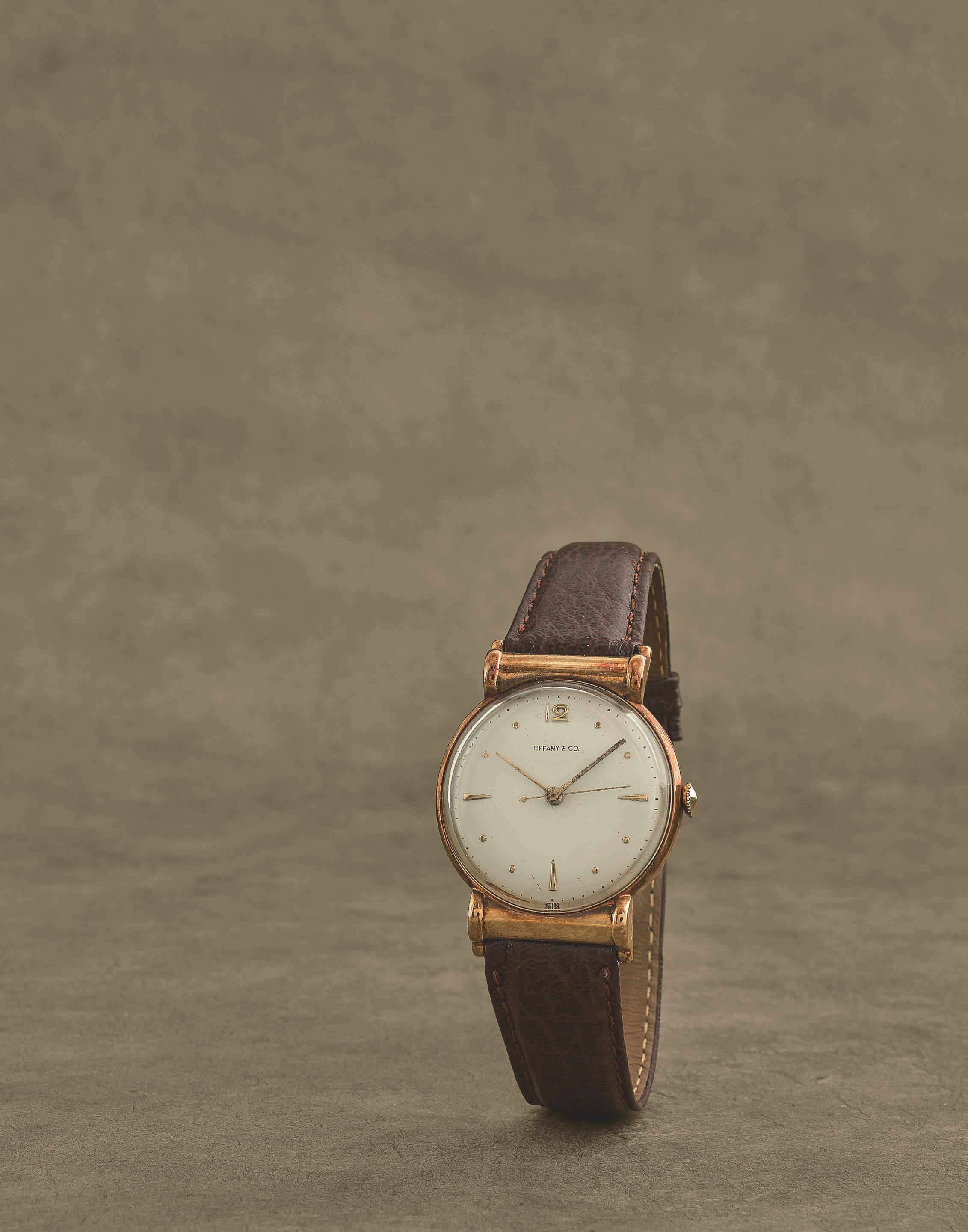 Doxa pour Tiffany & Co. Montre bracelet en or jaune 14K (585) avec anses débordantes mouvement mécanique Doxa for Tiffany & Co. A 14K gold ...