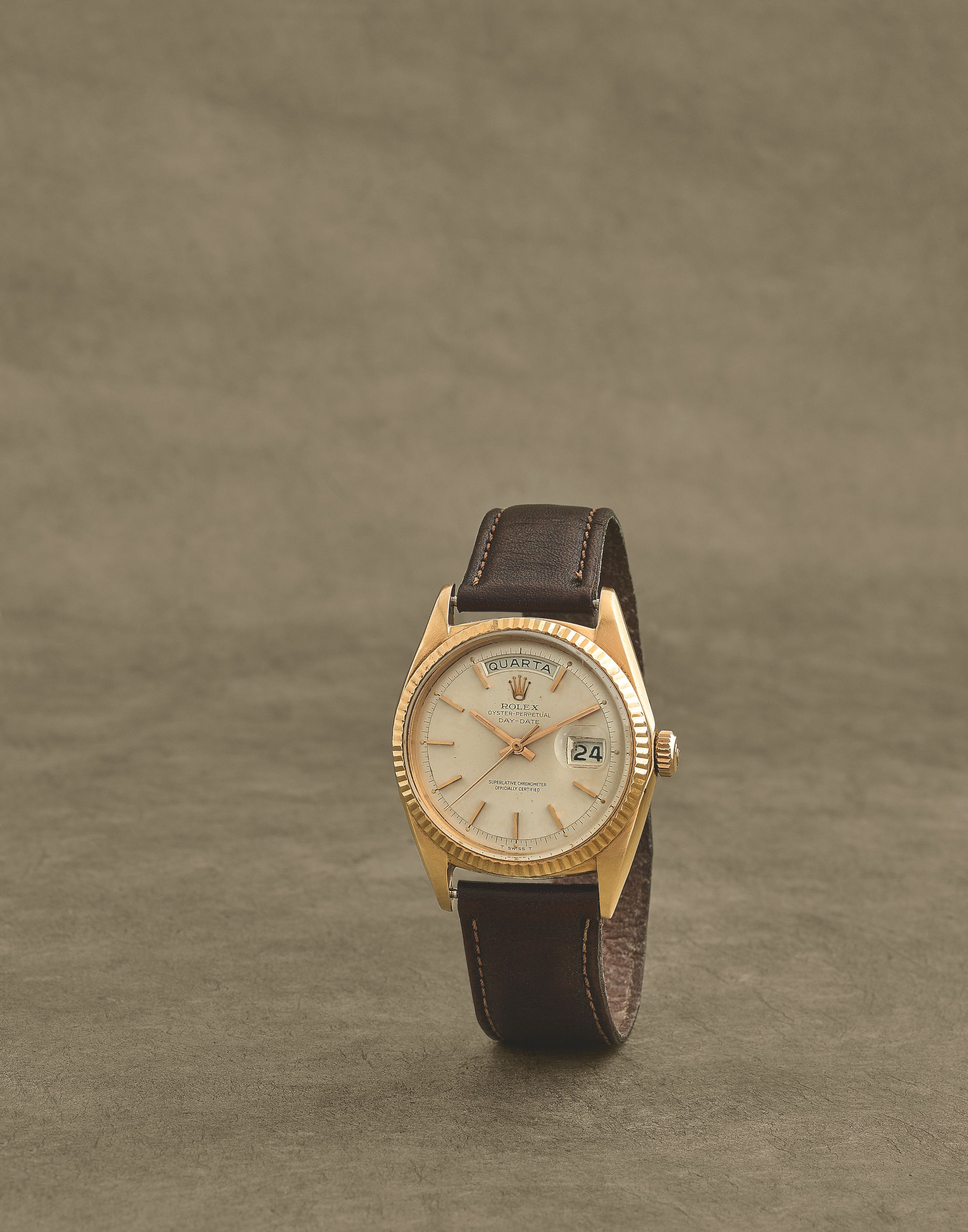 Rolex. Montre bracelet en or jaune 18K (750) avec jour et date mouvement automatique Rolex. An 18K gold automatic calendar wristwatch Day-Date, Ref: 1803, Circa ...