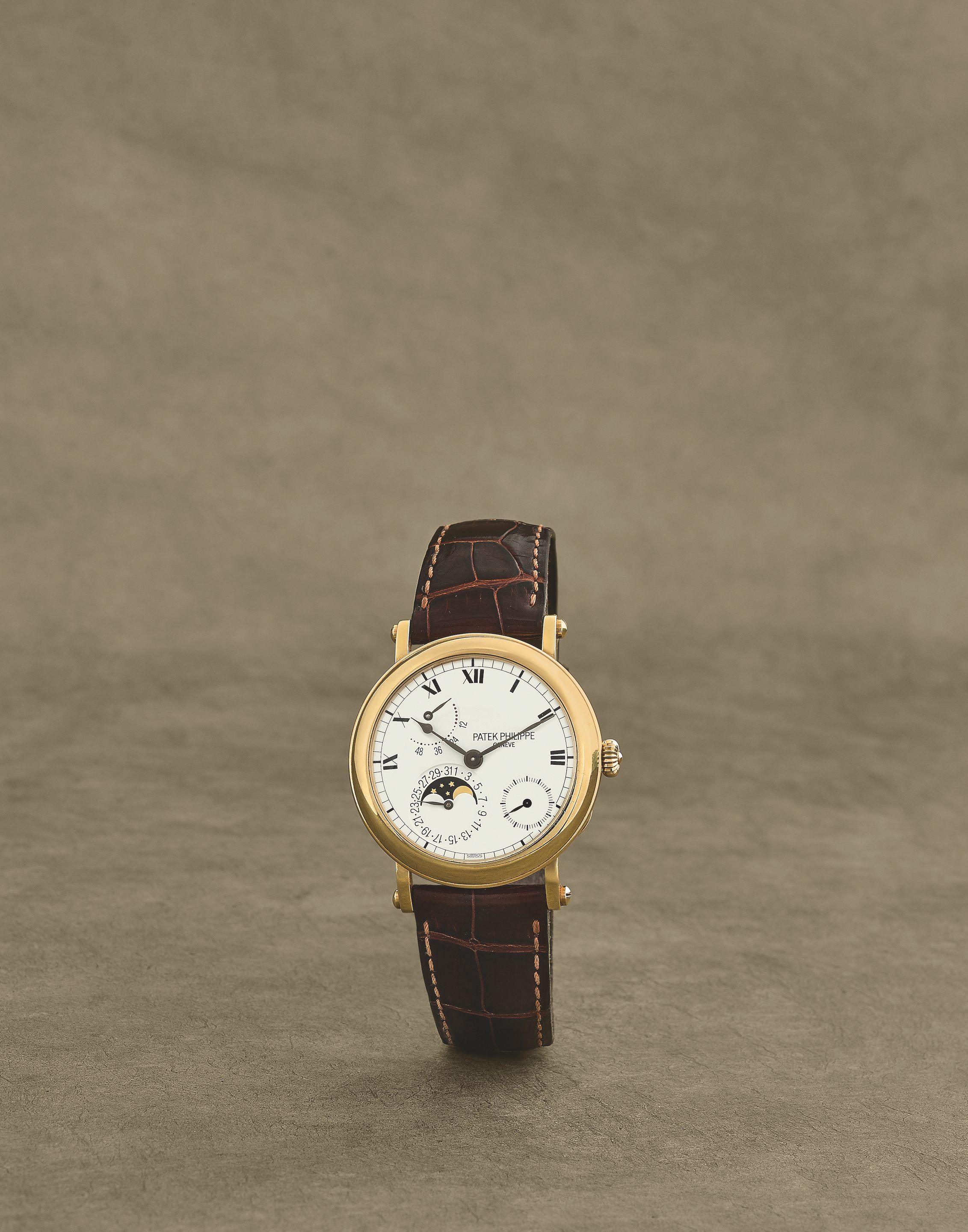 Patek Philippe. Chronographe bracelet en or jaune 18K (750) avec date phase de lune et reserve de marche mouvement automatique Patek Philippe. An 18K gold ...