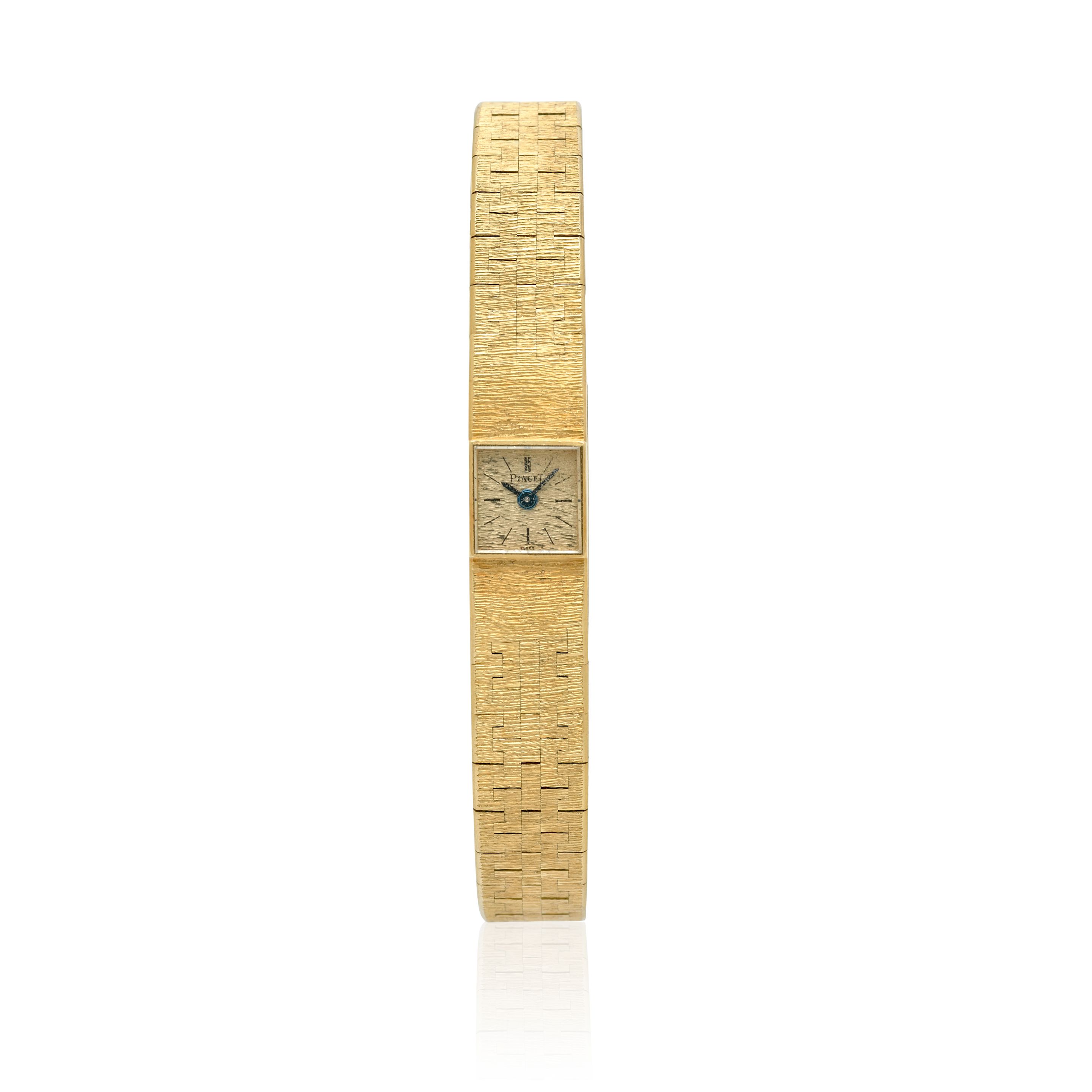 PIAGET. A LADY'S 18K GOLD BACKWINDING MANUAL BRACELET WATCHRef: 1001 A6,