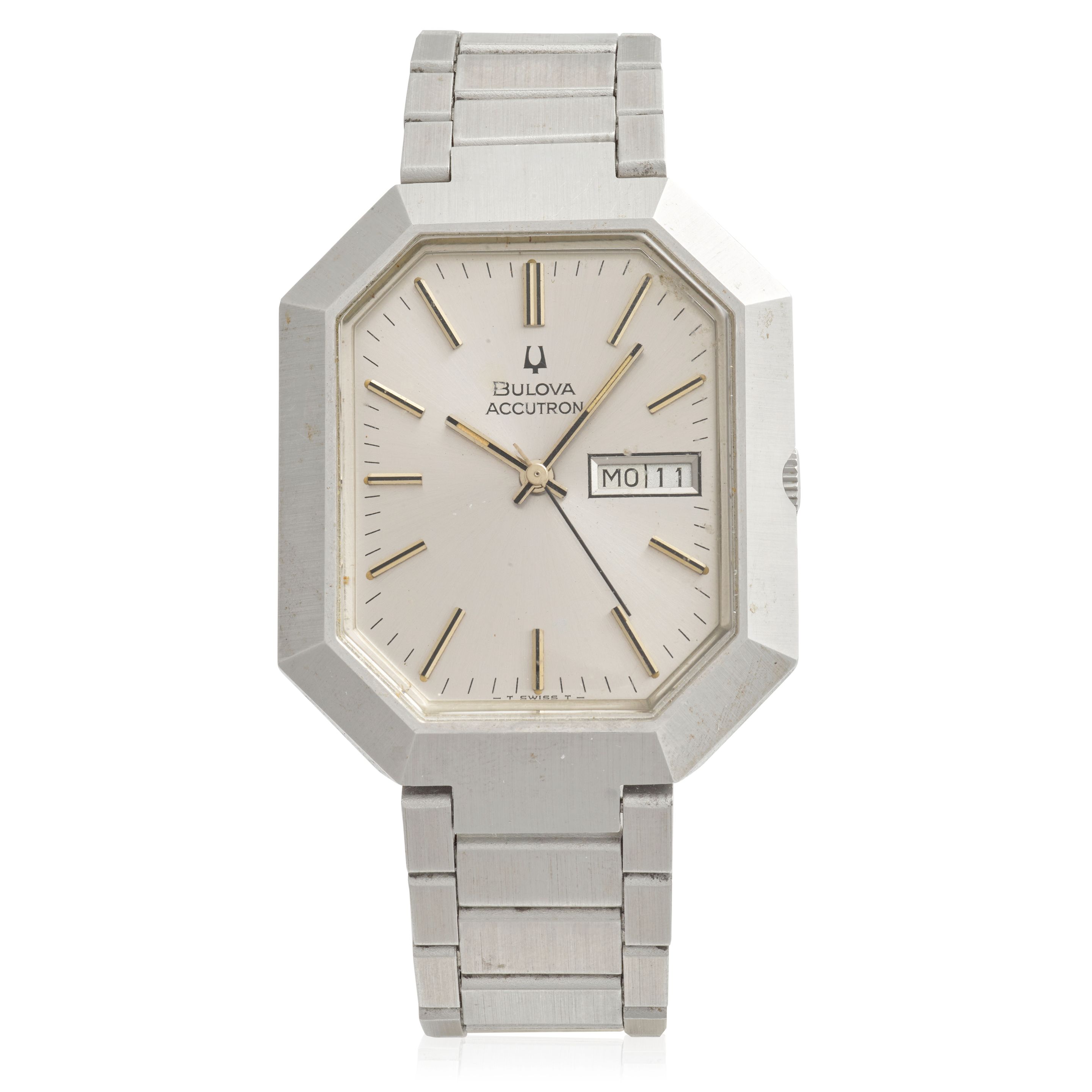 BULOVA. AN ELECTRONIC CALENDAR BRACELET WATCH North/South, c. 1980