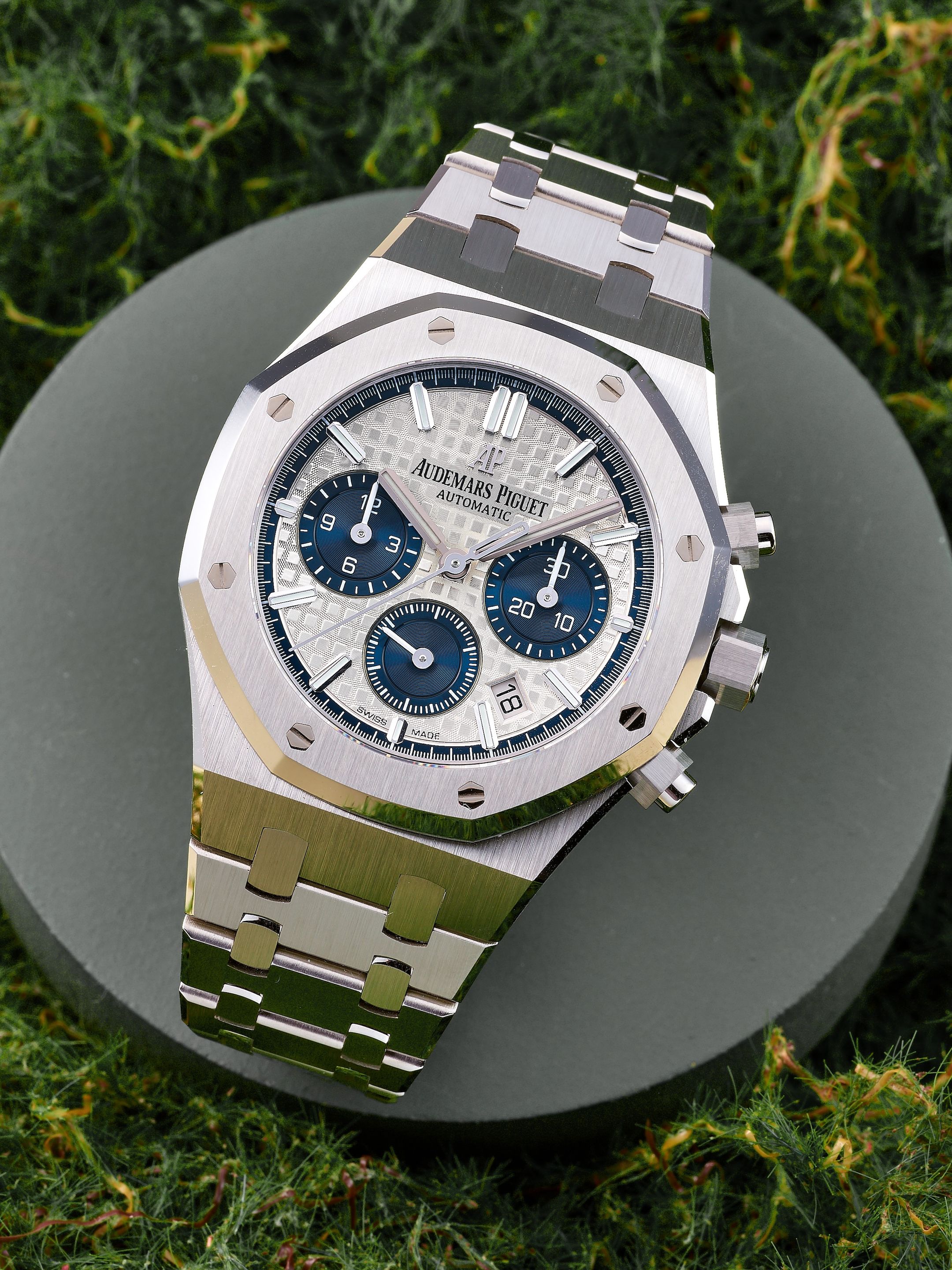 IWC | REF.R807A, A WHITE GOLD BRACELET WATCH WITH DATE, CIRCA 1970