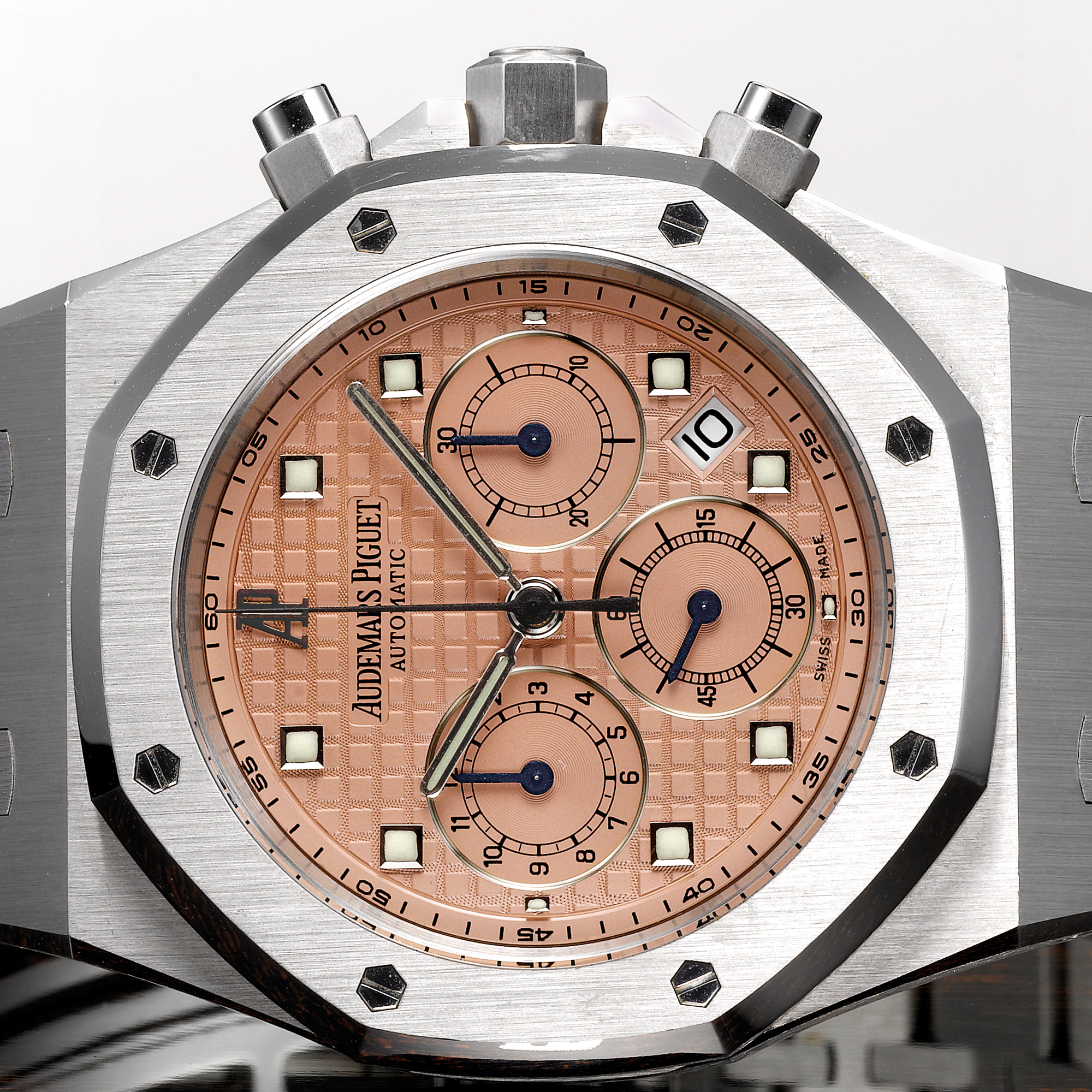 Audemars Piguet, A WHITE GOLD AUTOMATIC CHRONOGRAPH WRISTWATCH WITH DATE, REGISTERS AND BRACELET CIRCA 2005 ROYAL OAK CHRONOGRAPH NO 134