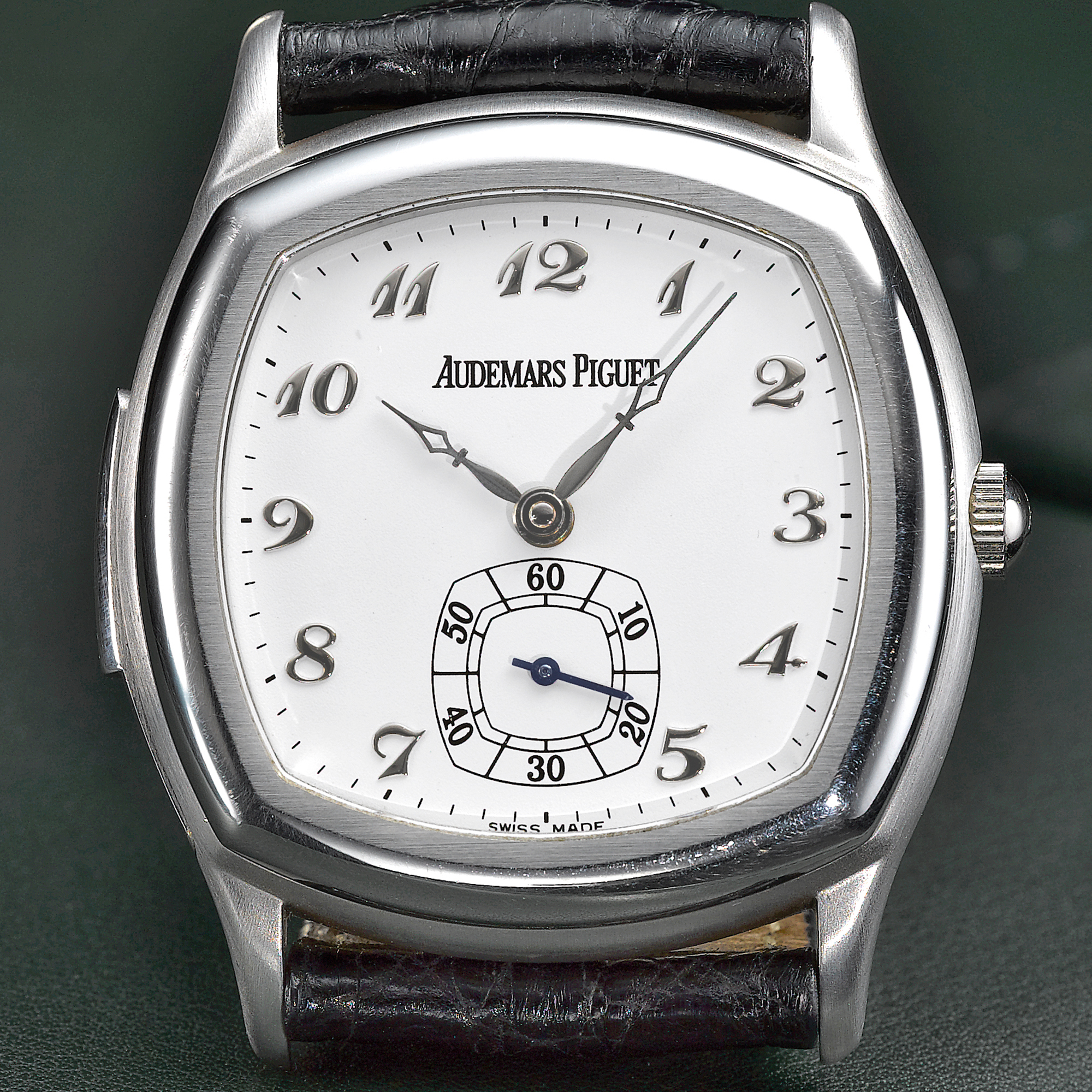 Audemars Piguet, A FINE AND RARE LIMITED SERIES PLATINUM CUSHIOIN FORM MINUTE REPEATING WRISTWATCH