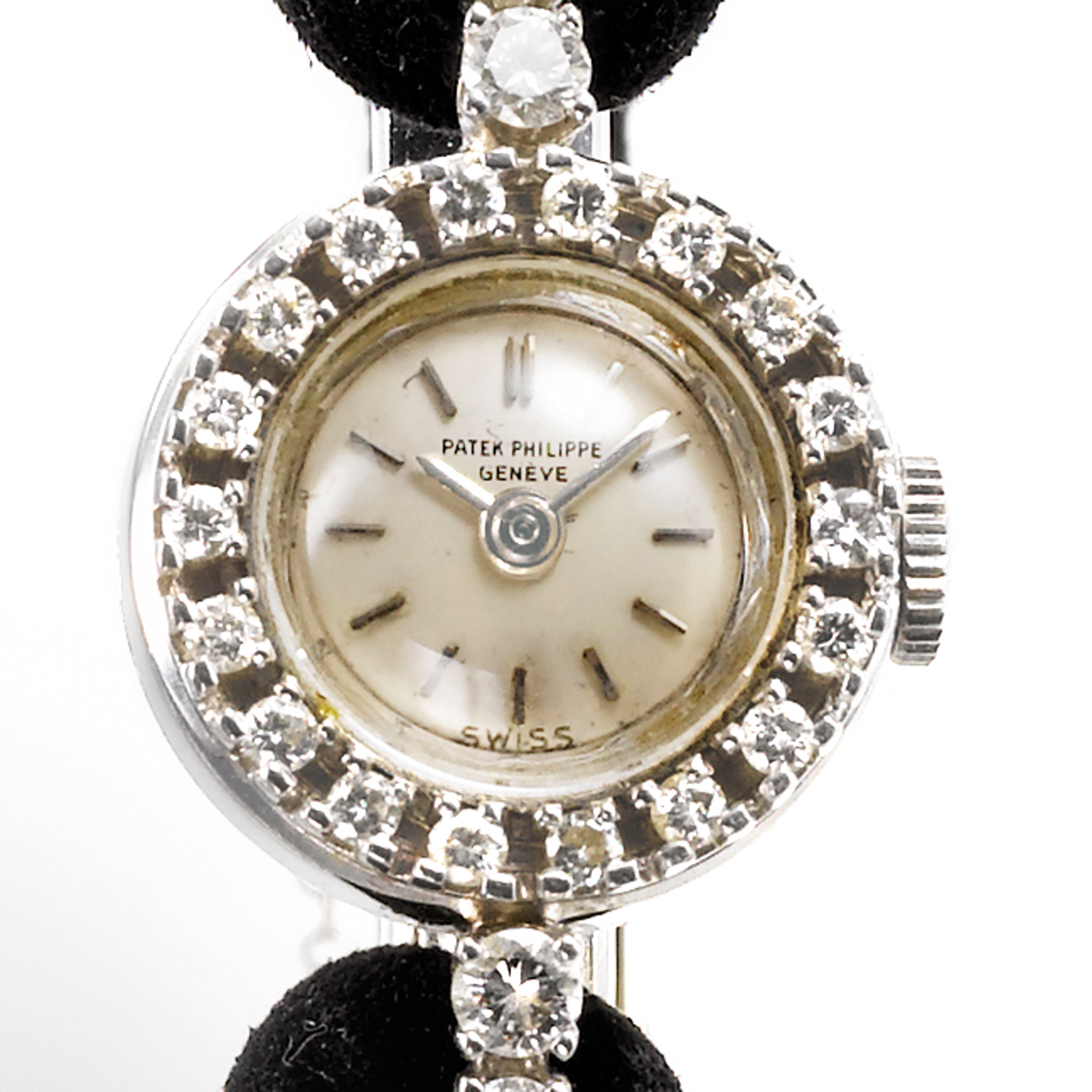 Patek Philippe, A LADY'S FINE PLATINUM AND DIAMOND SET WRISTWATCH CIRCA 1975 REF 3267/6 MVT 980673 CASE 2612172
