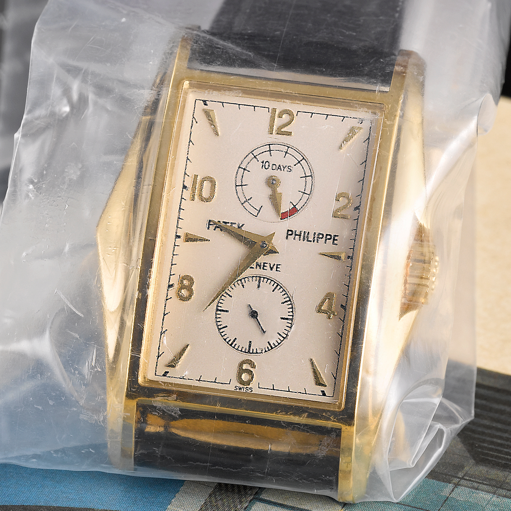 Patek Philippe, A FINE AND LIMITED EDITION YELLOW GOLD FLARED RECTANGULAR WRISTWATCH WITH TEN-DAY POWER RESERVE INDICATION CIRCA 2000 REF 5100J MVT 3203812 CASE 4110870 