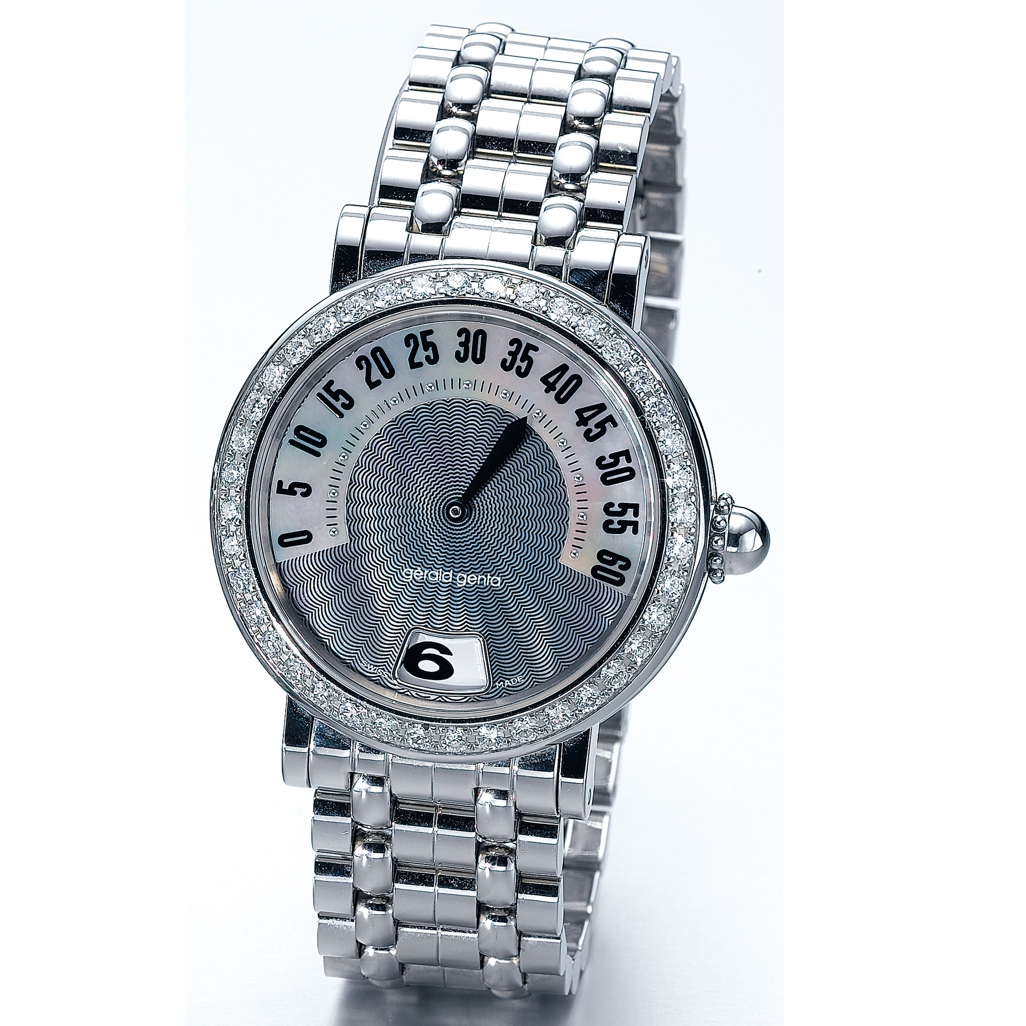 GÉRALD GENTA, A STAINLESS STEEL AND DIAMOND AUTOMATIC WRISTWATCH WITH JUMP HOUR, RETROGRADE MINUTES AND BRACELETCIRCA 2000 RETRO